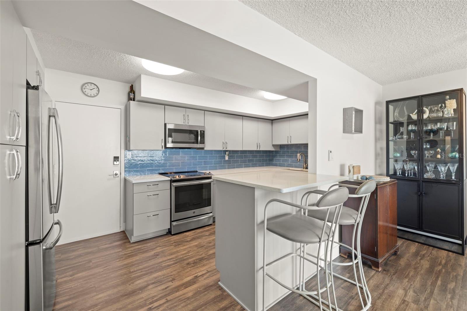Image 10 of 46 For 2401 Bayshore Boulevard 803