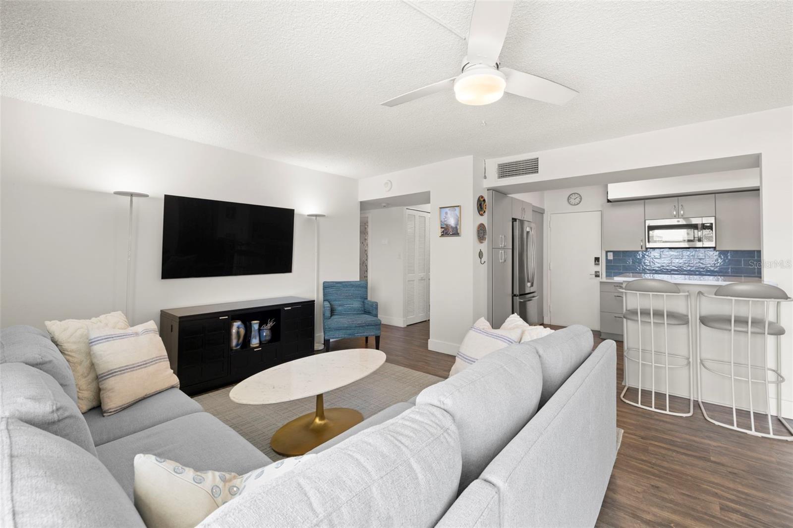 Image 13 of 46 For 2401 Bayshore Boulevard 803