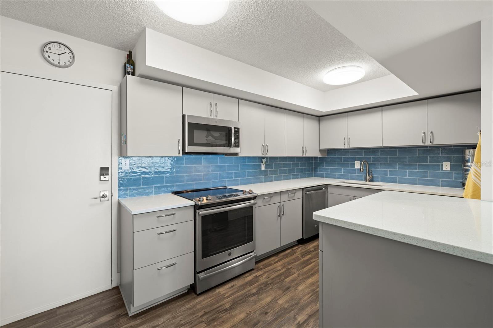 Image 16 of 46 For 2401 Bayshore Boulevard 803
