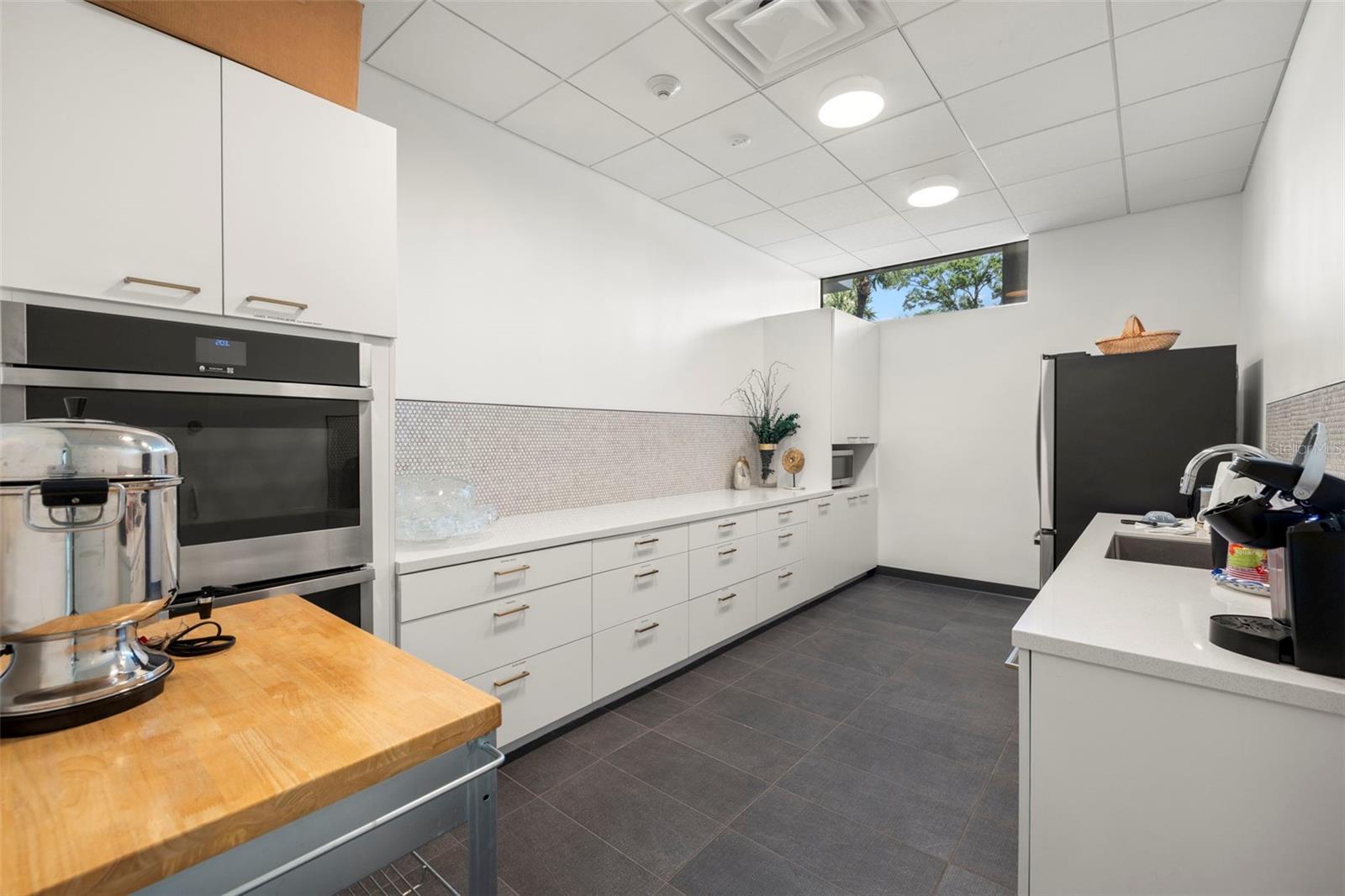 Image 29 of 46 For 2401 Bayshore Boulevard 803