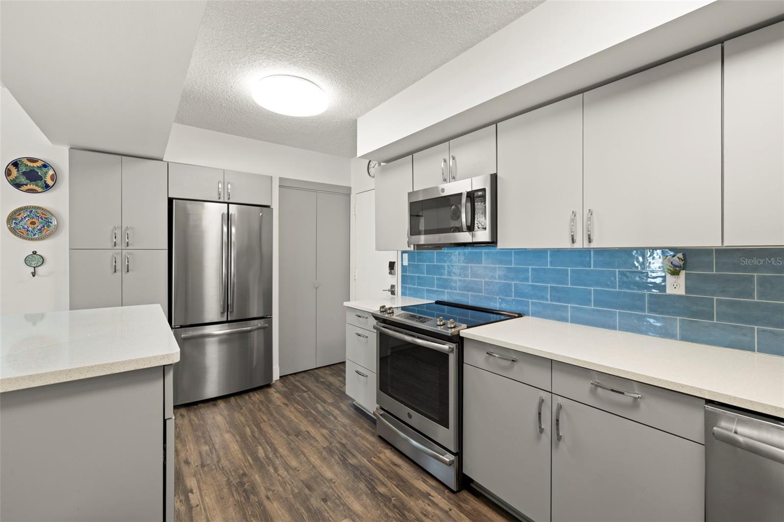 Image 9 of 46 For 2401 Bayshore Boulevard 803