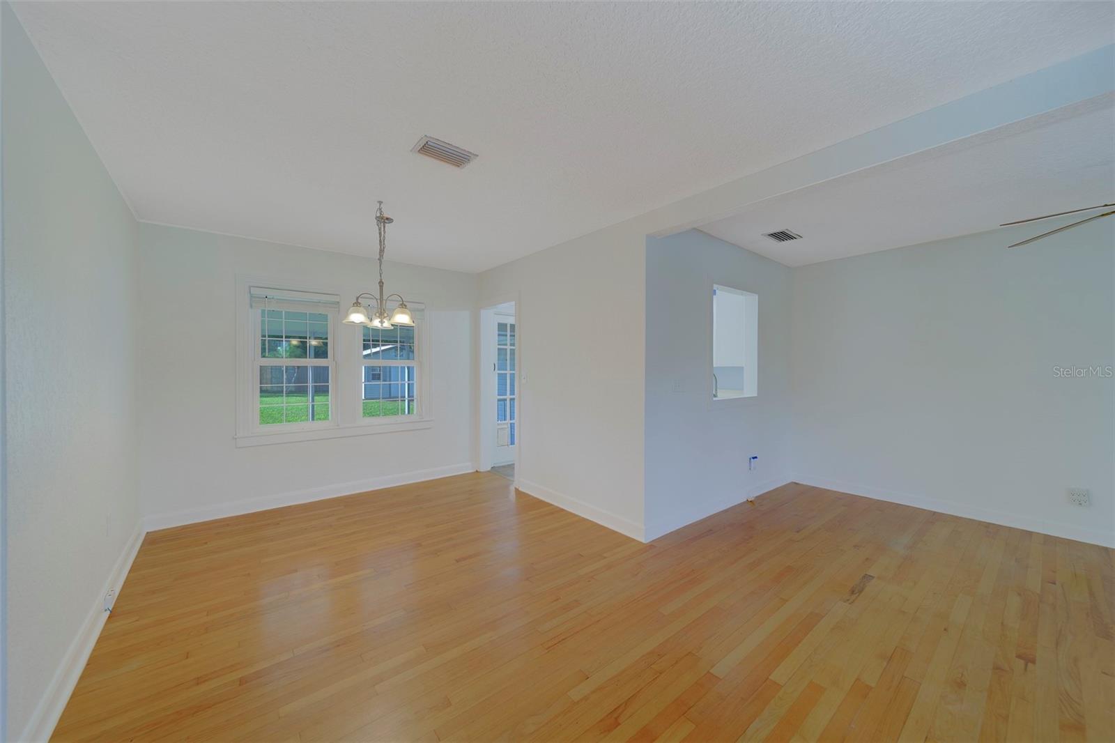 Image 11 of 34 For 1125 Commodore Street