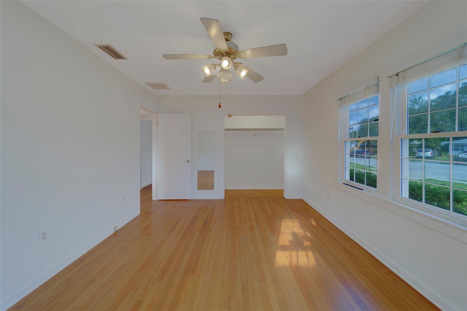 Image 15 of 34 For 1125 Commodore Street