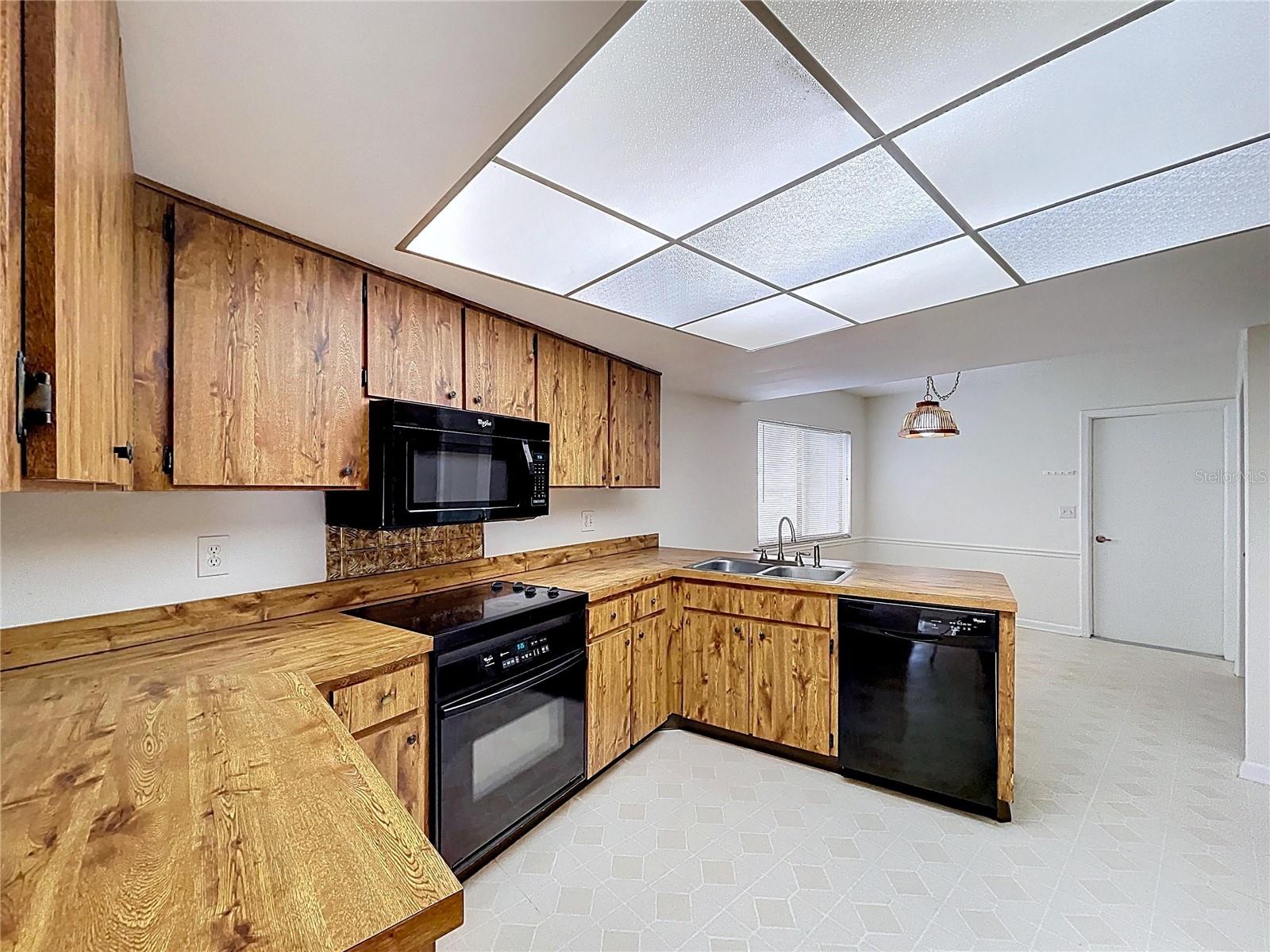 Image 40 of 87 For 16127 Gardendale Drive