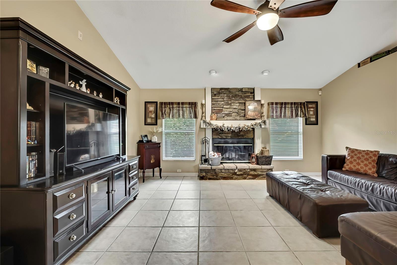 Image 21 of 54 For 18401 Debonair Place