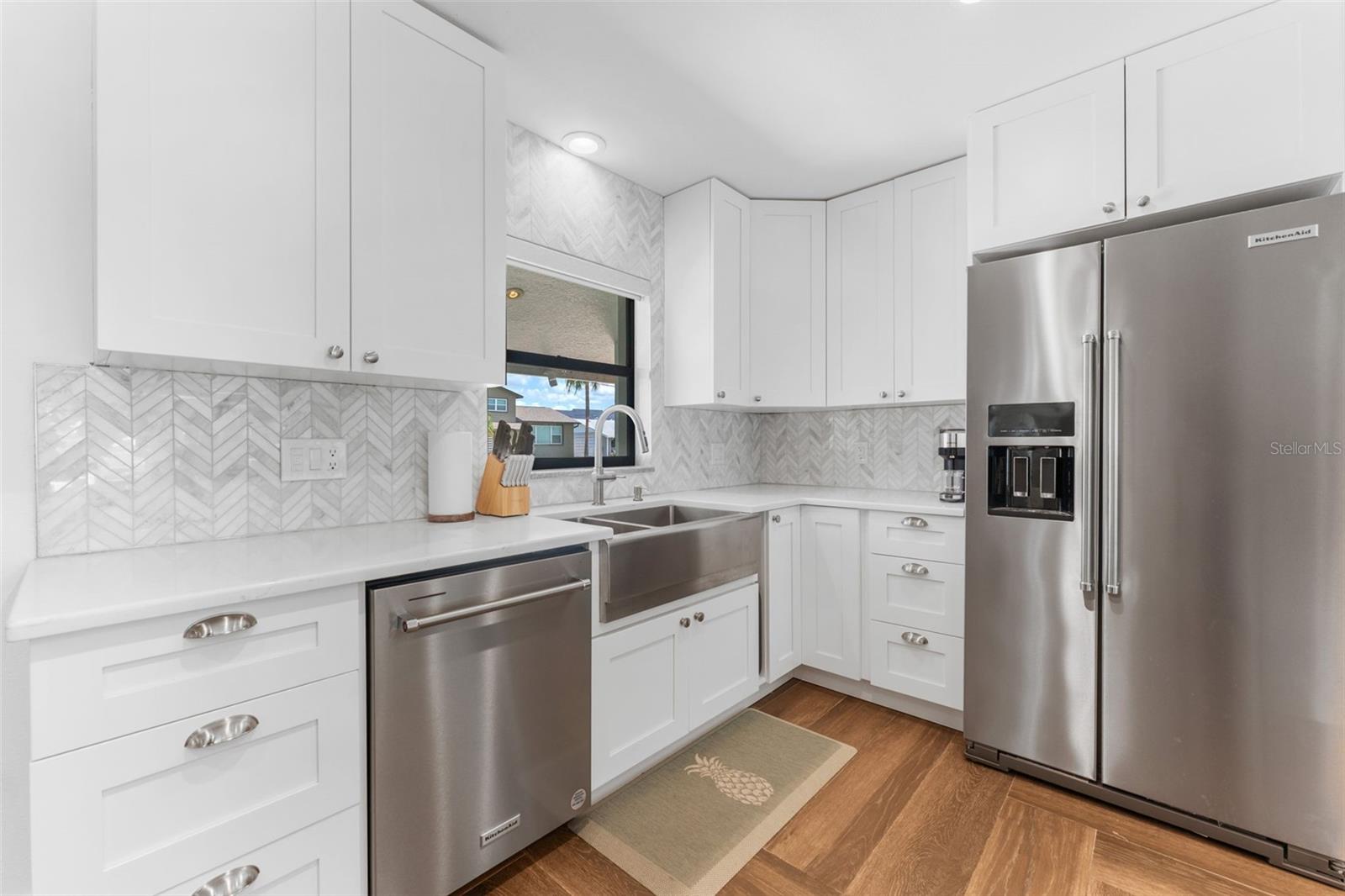 Listing photo id 9 for 8720 Hickorywood Lane