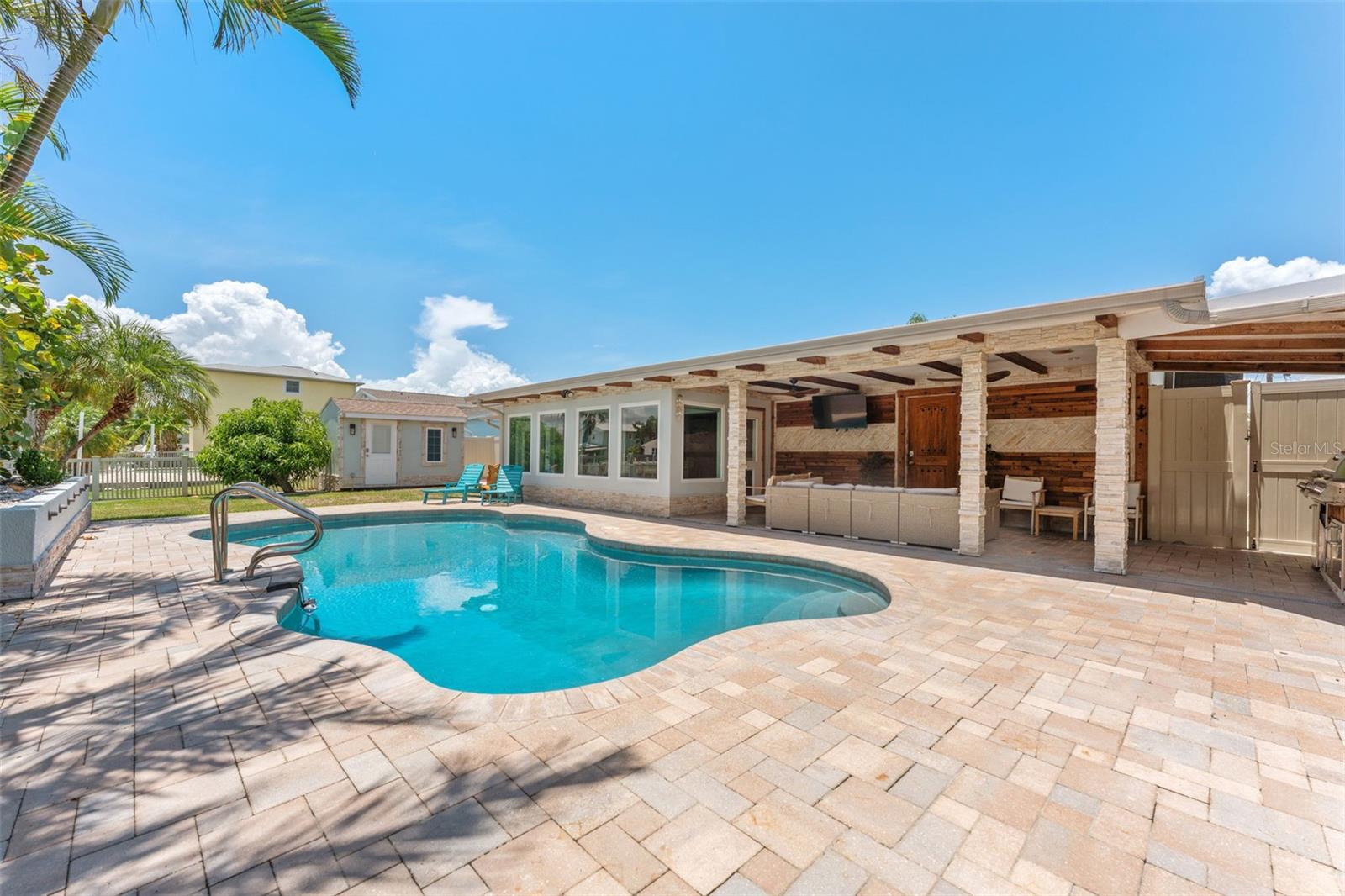 Listing photo id 28 for 8720 Hickorywood Lane