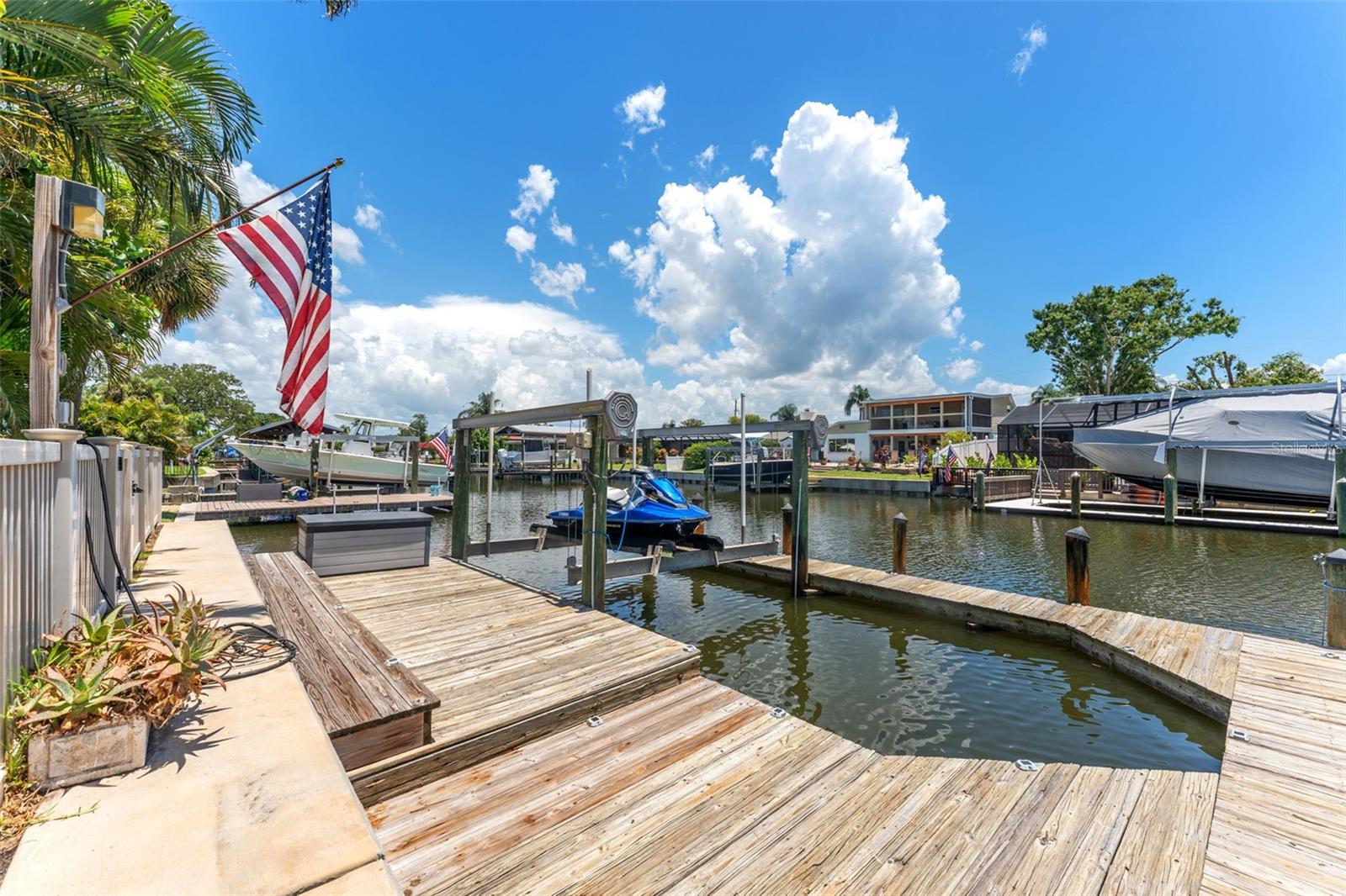 Listing photo id 34 for 8720 Hickorywood Lane