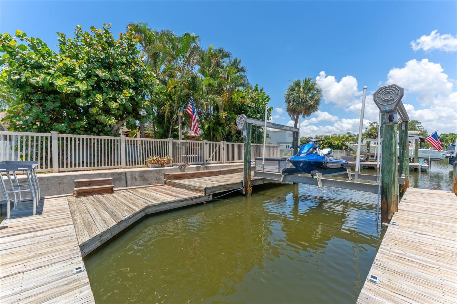 Listing photo id 35 for 8720 Hickorywood Lane