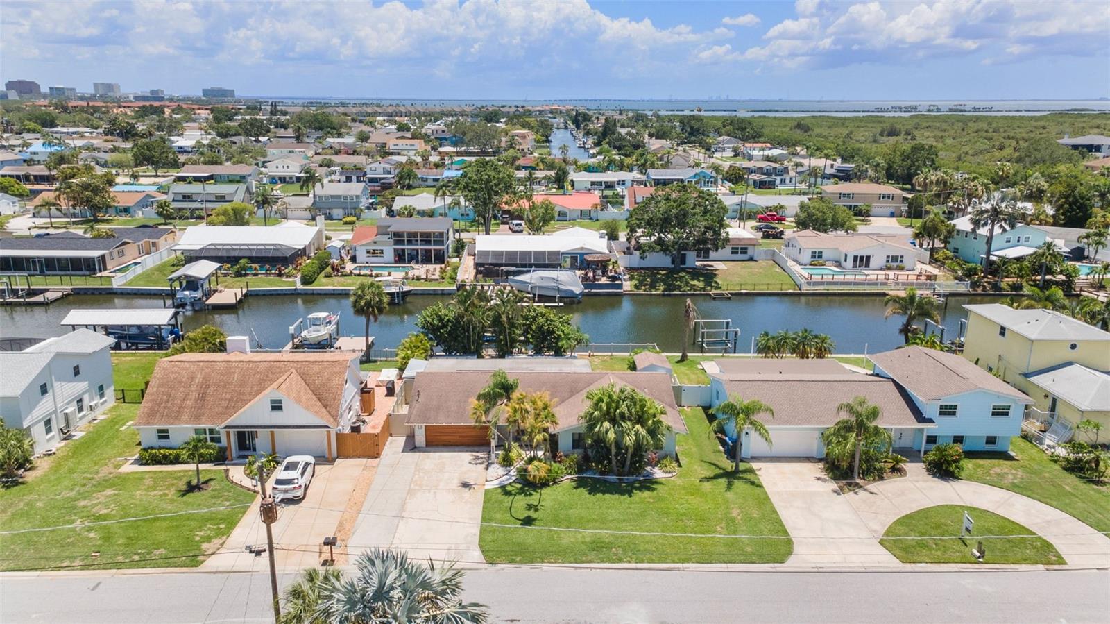 Listing photo id 36 for 8720 Hickorywood Lane