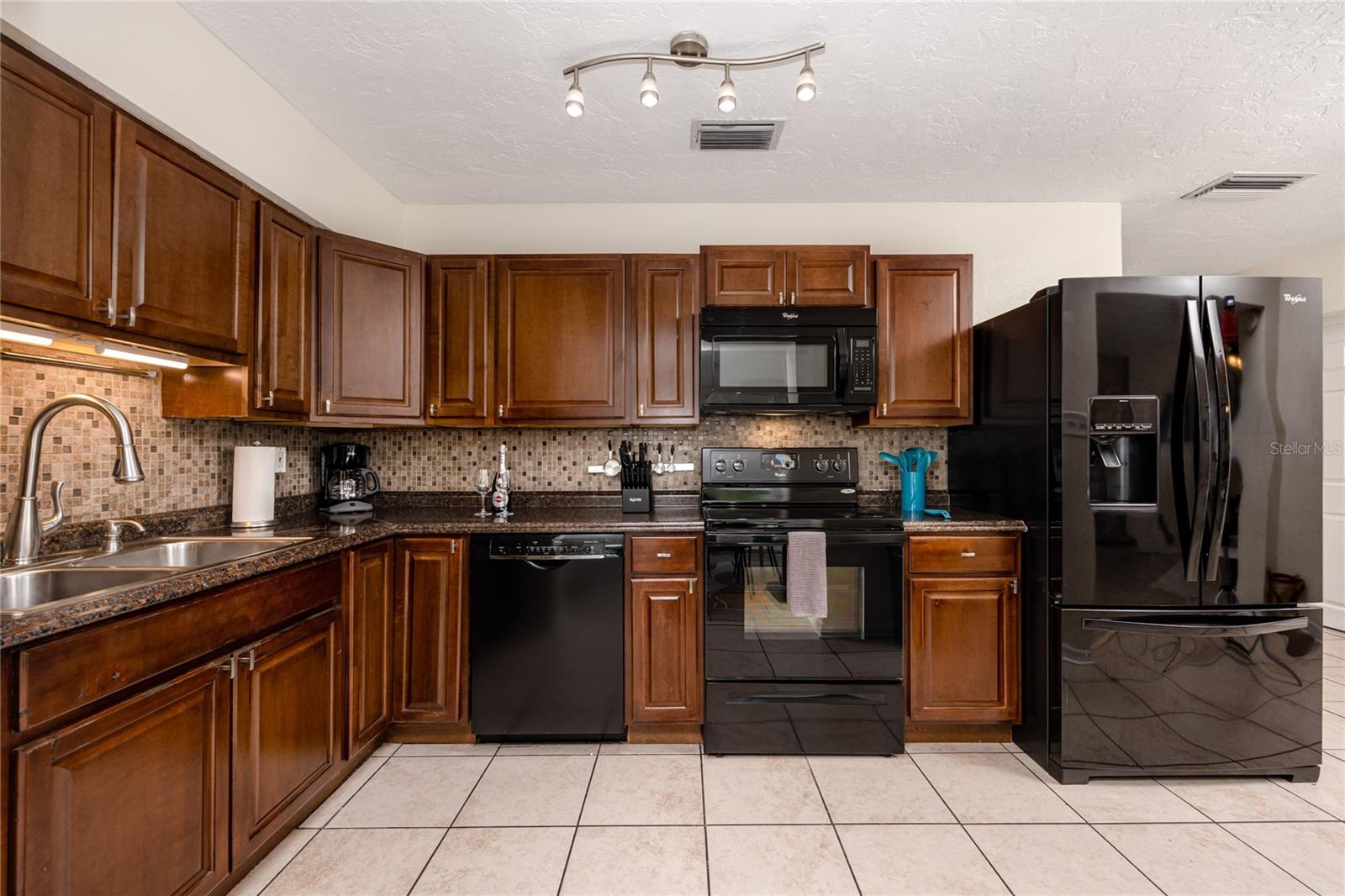 Image 9 of 37 For 11254 116th Street