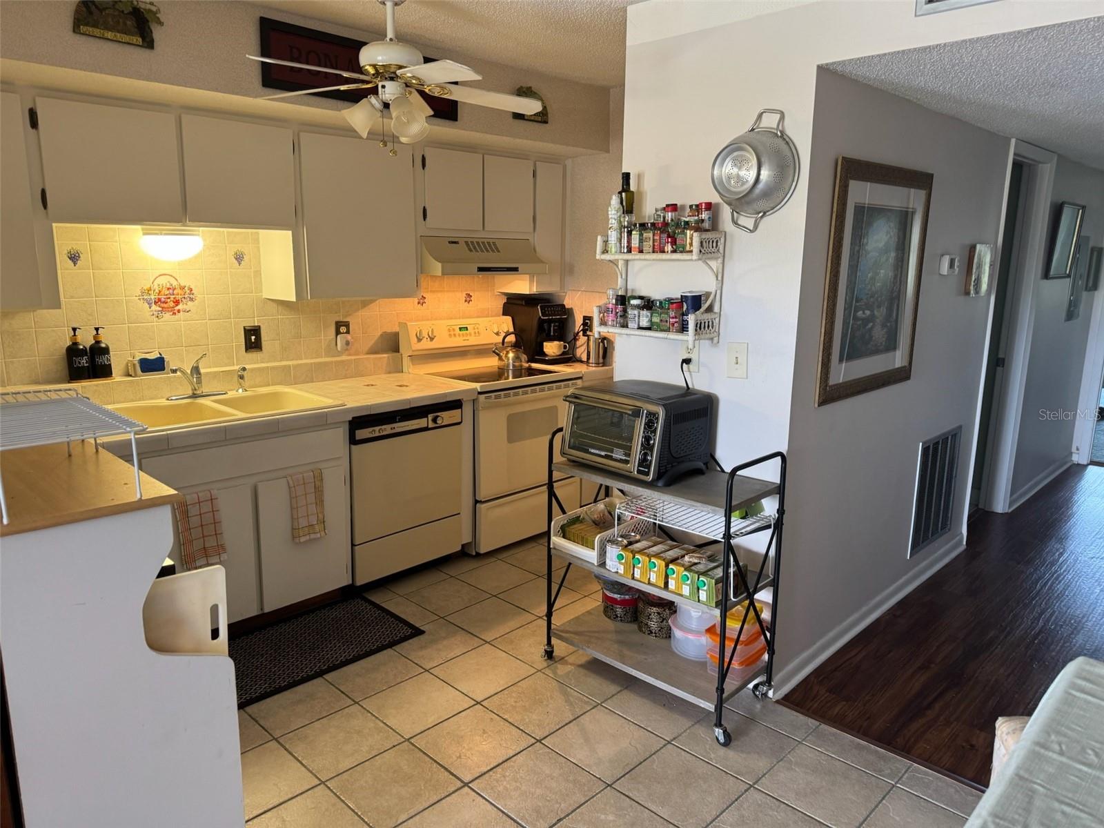 Image 7 of 21 For 6400 46th Avenue N 315