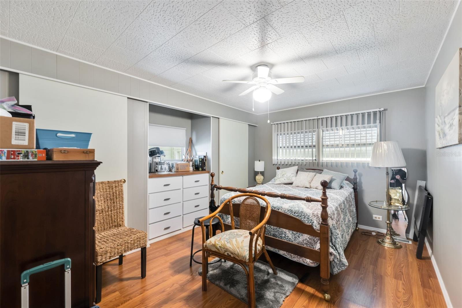 Listing photo id 17 for 3301 Alt 19  700