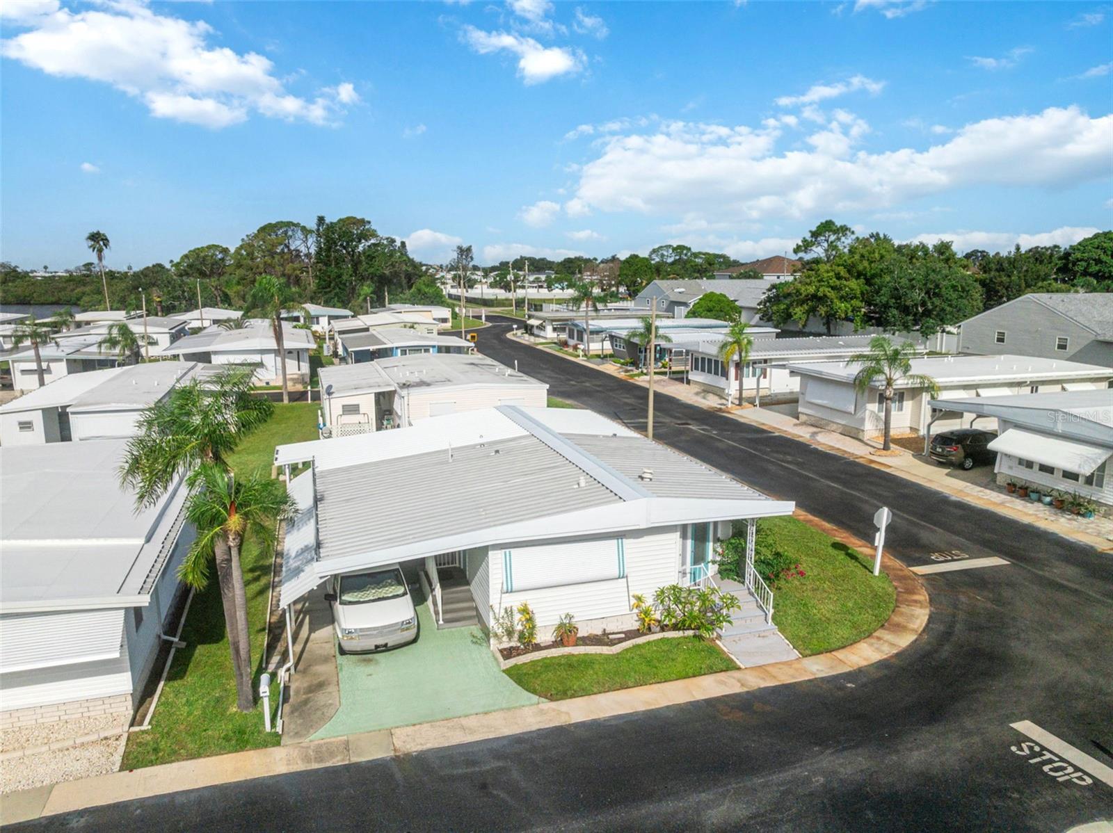 Listing photo id 24 for 3301 Alt 19  700