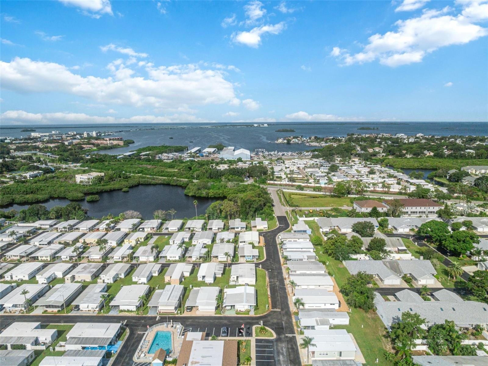 Listing photo id 25 for 3301 Alt 19  700