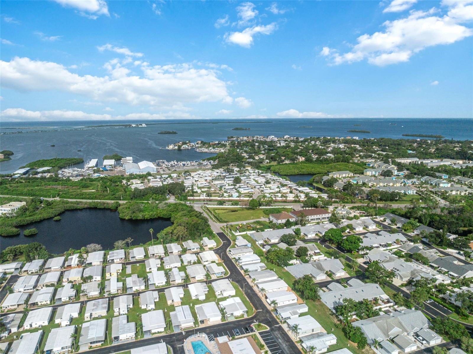 Listing photo id 26 for 3301 Alt 19  700