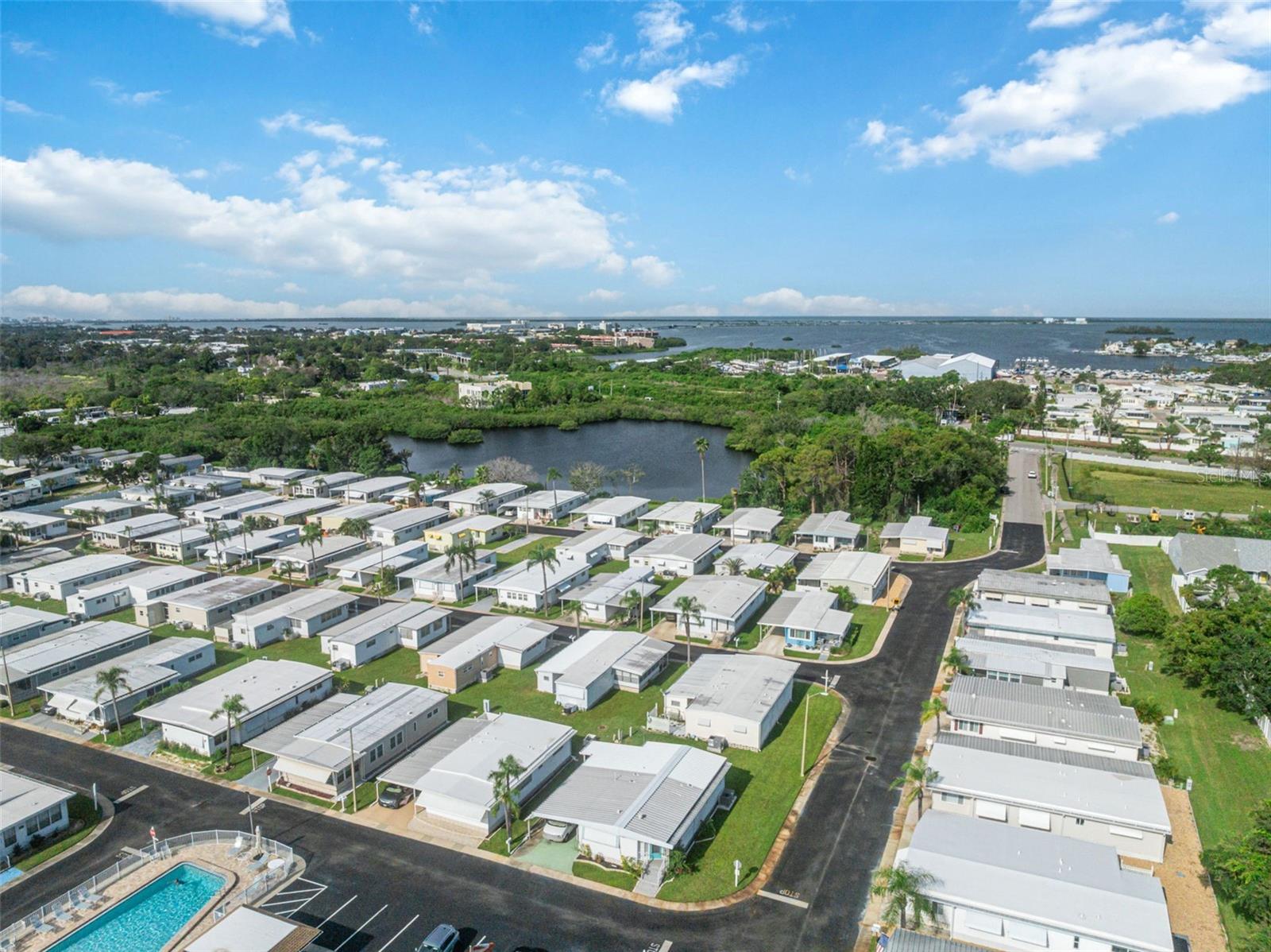 Listing photo id 27 for 3301 Alt 19  700