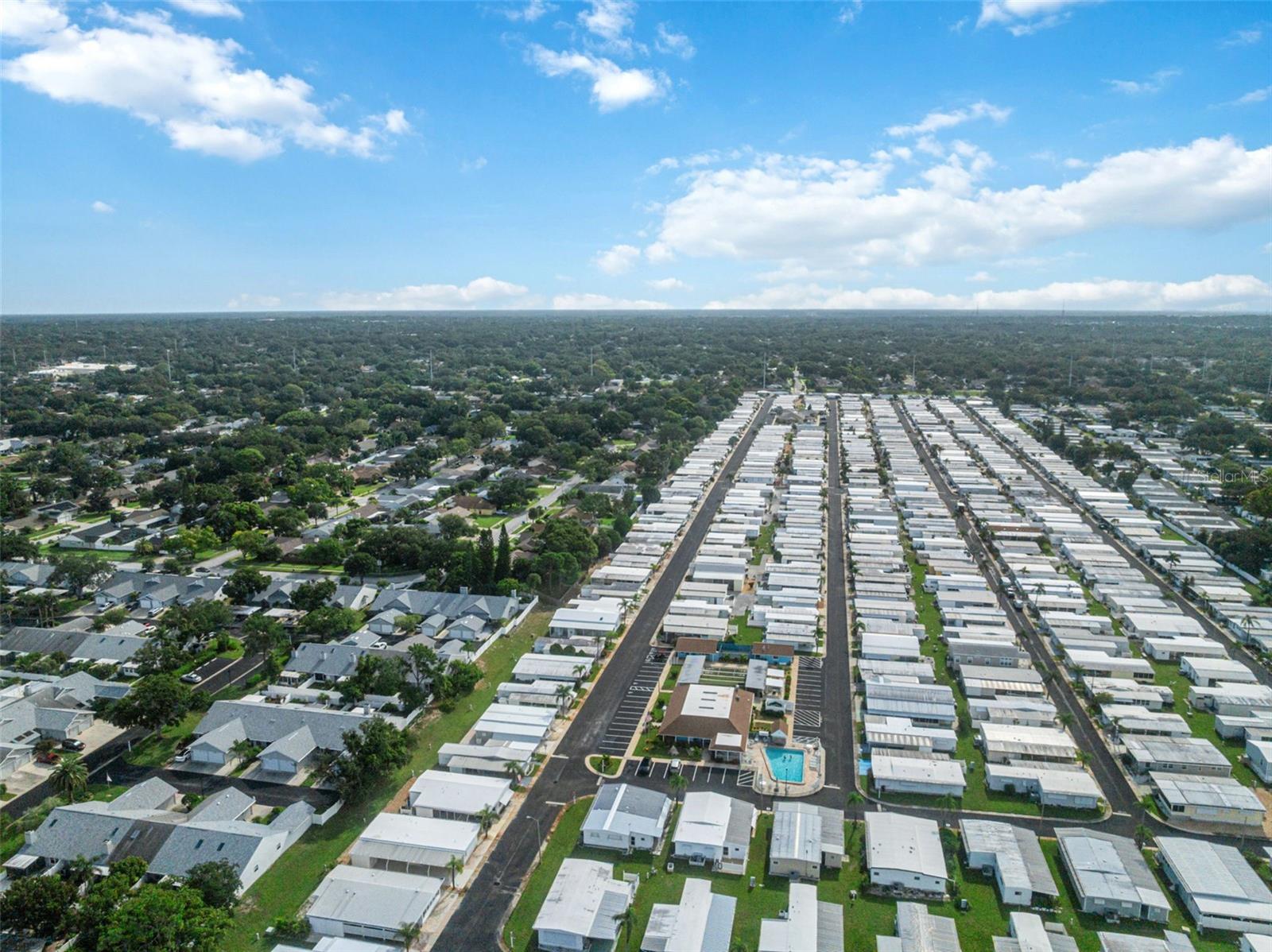 Listing photo id 28 for 3301 Alt 19  700