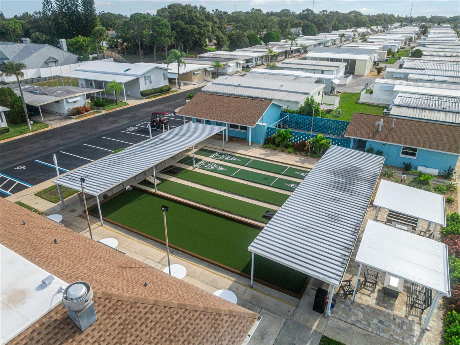 Listing photo id 35 for 3301 Alt 19  700