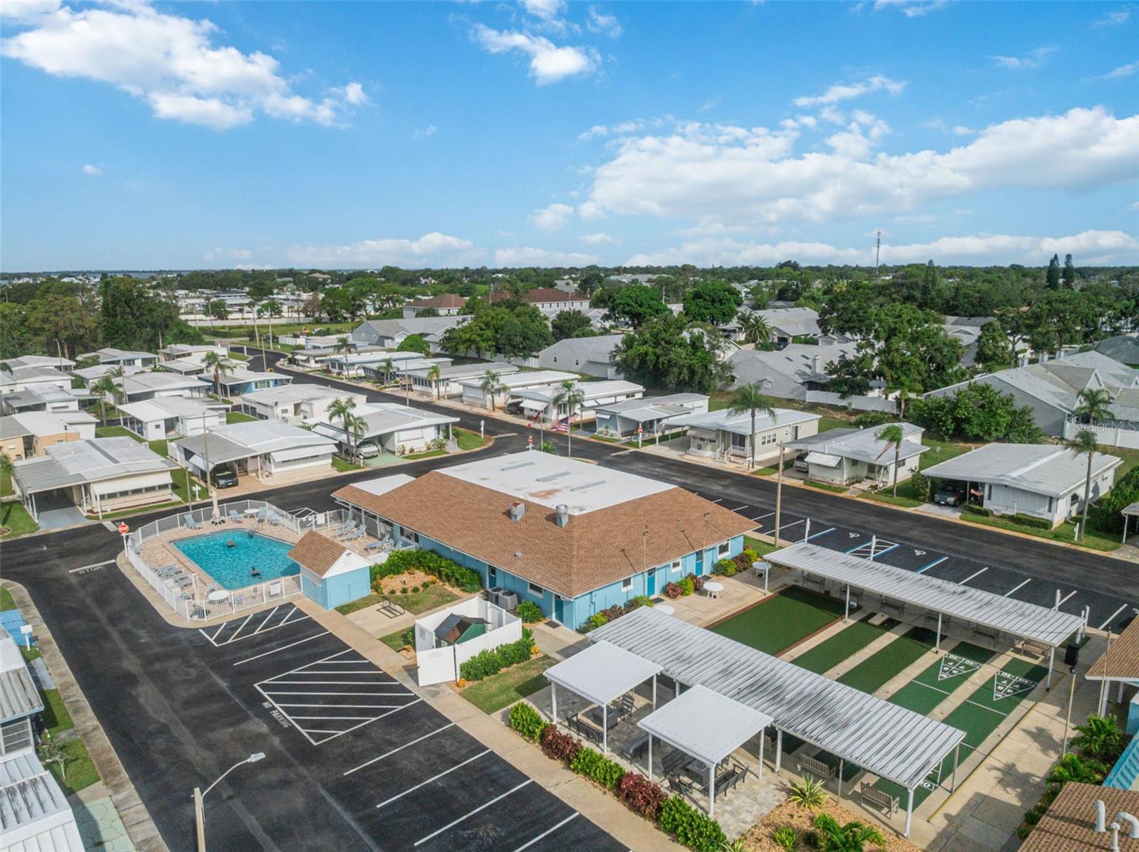 Listing photo id 38 for 3301 Alt 19  700