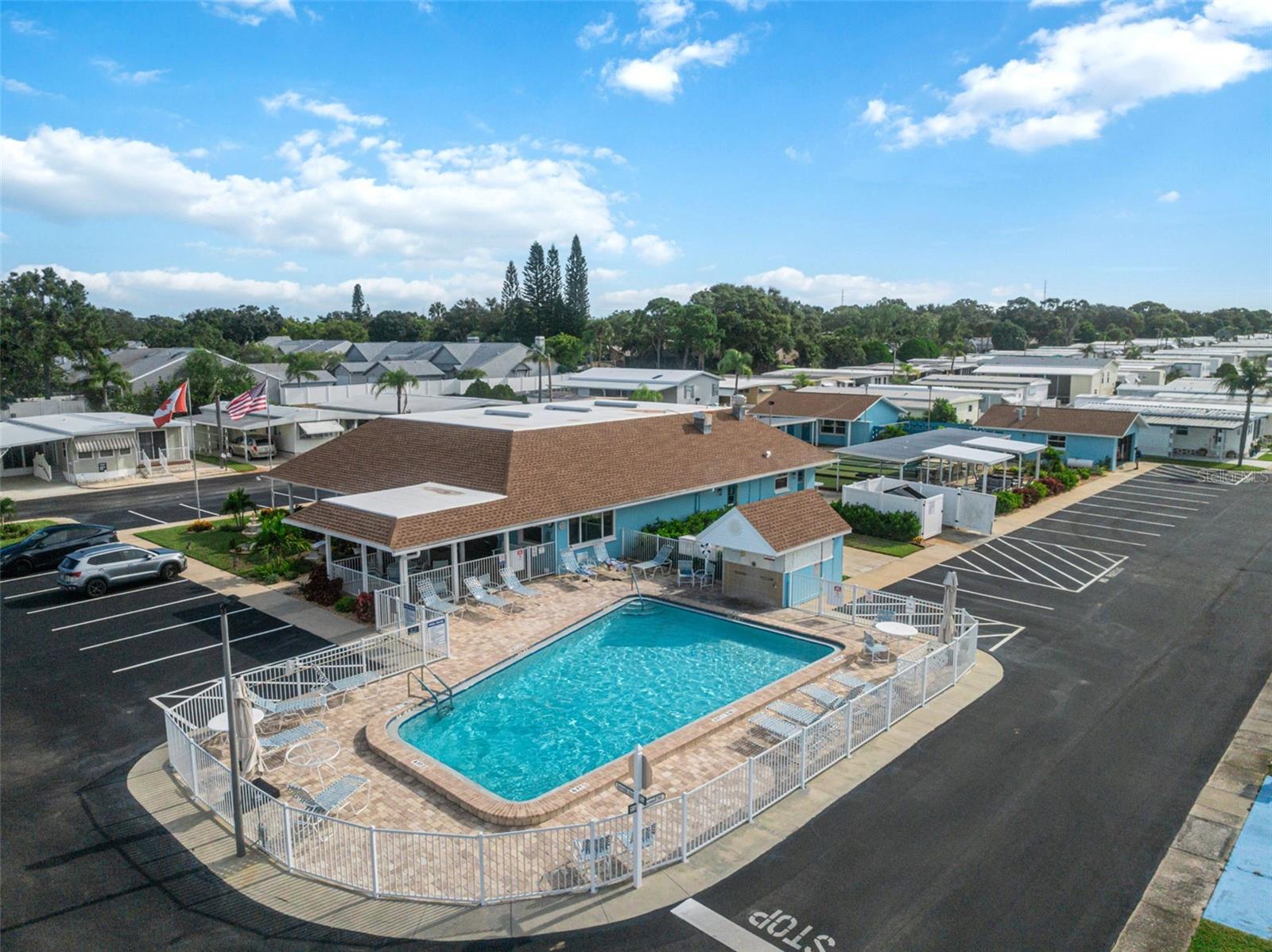 Listing photo id 39 for 3301 Alt 19  700