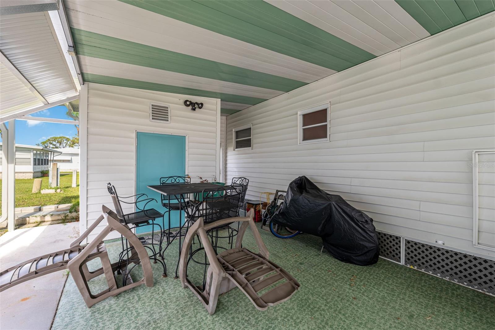 Listing photo id 4 for 3301 Alt 19  700