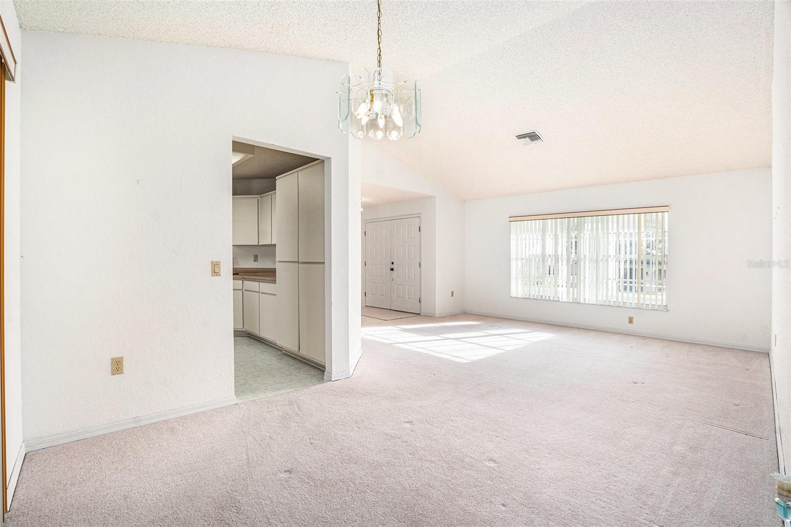 Image 15 of 27 For 1247 Venetia Drive