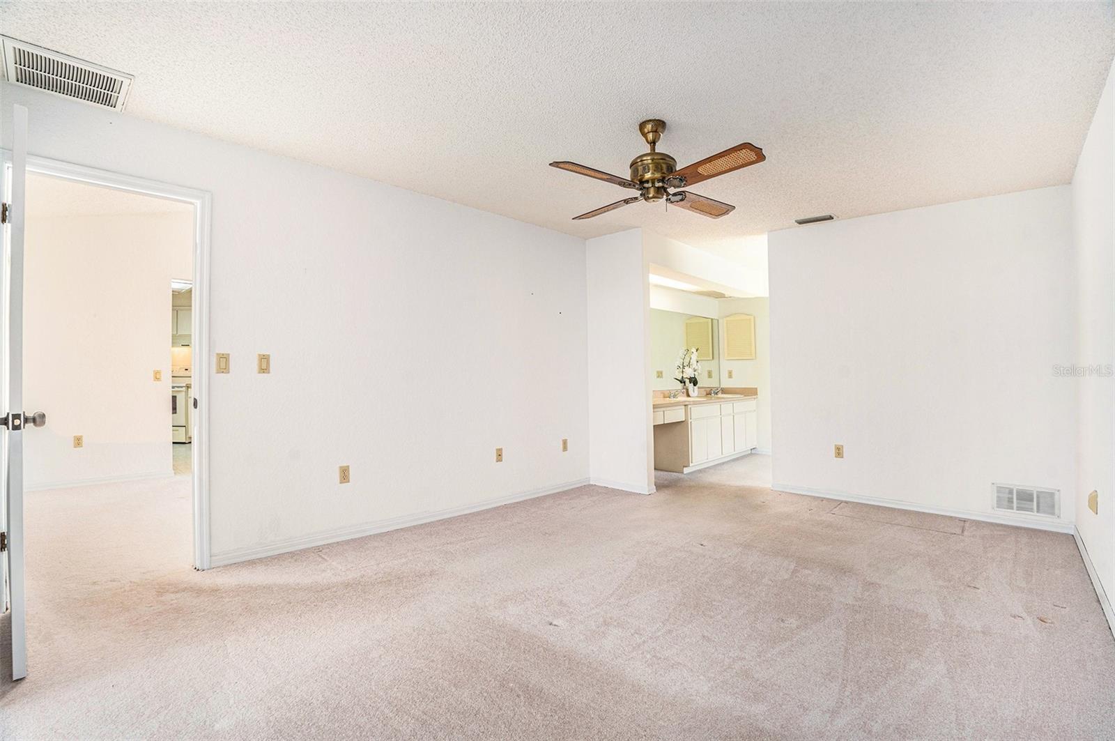 Image 17 of 27 For 1247 Venetia Drive