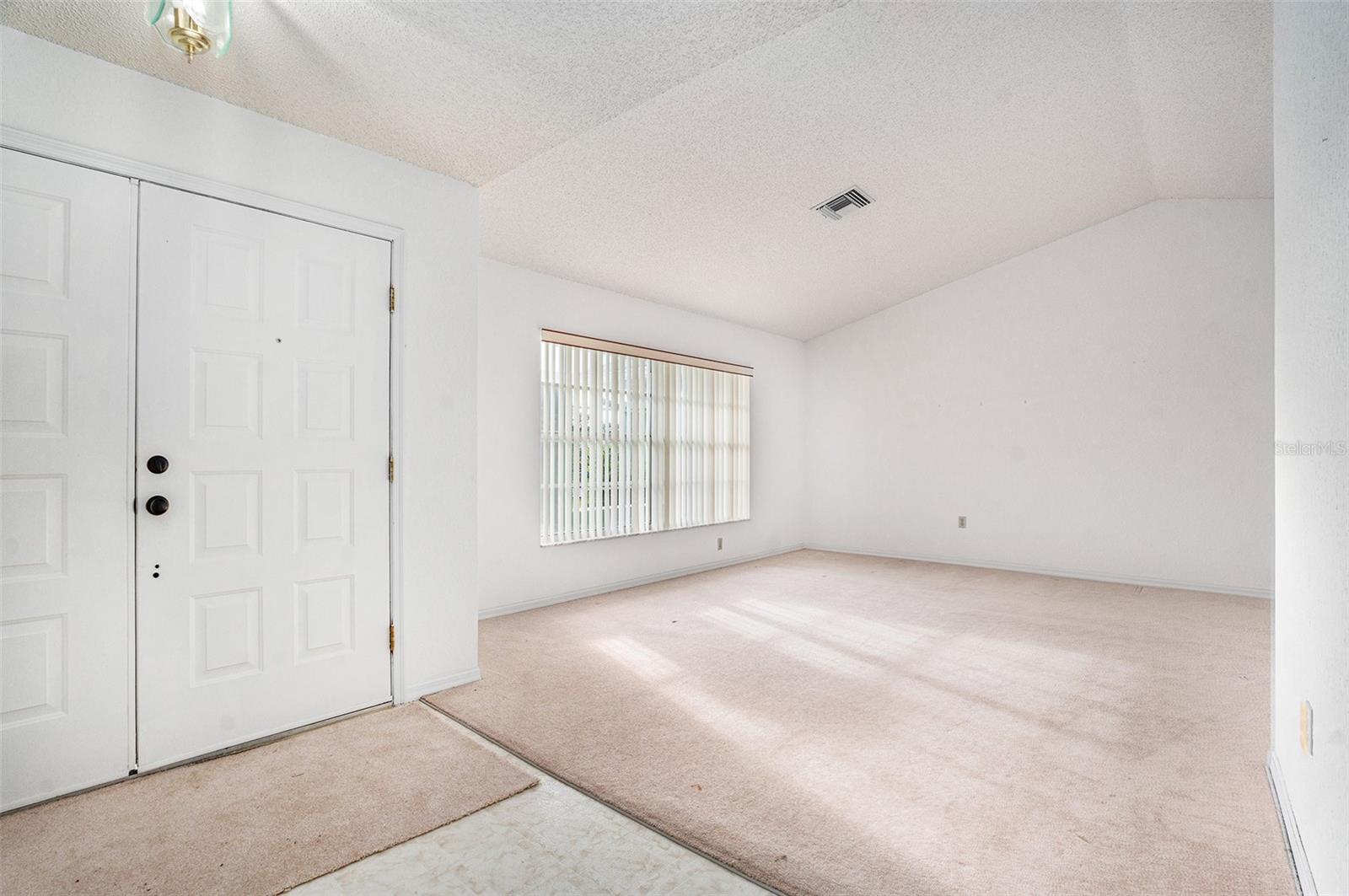 Image 21 of 27 For 1247 Venetia Drive