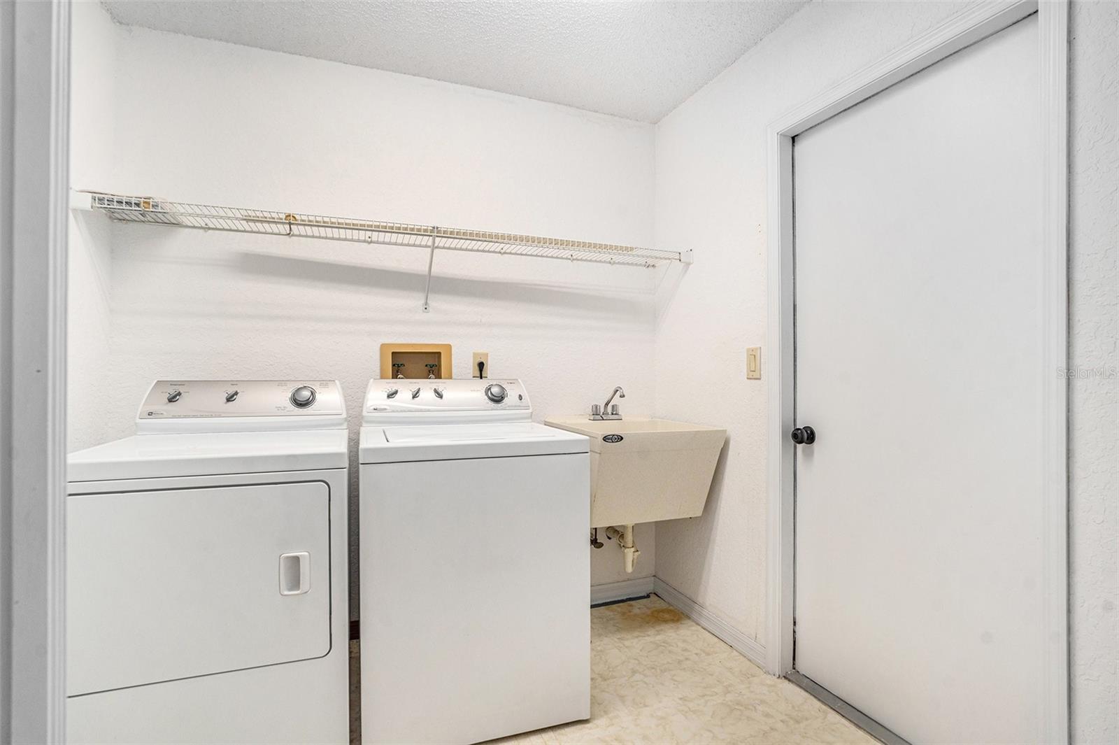 Image 23 of 27 For 1247 Venetia Drive