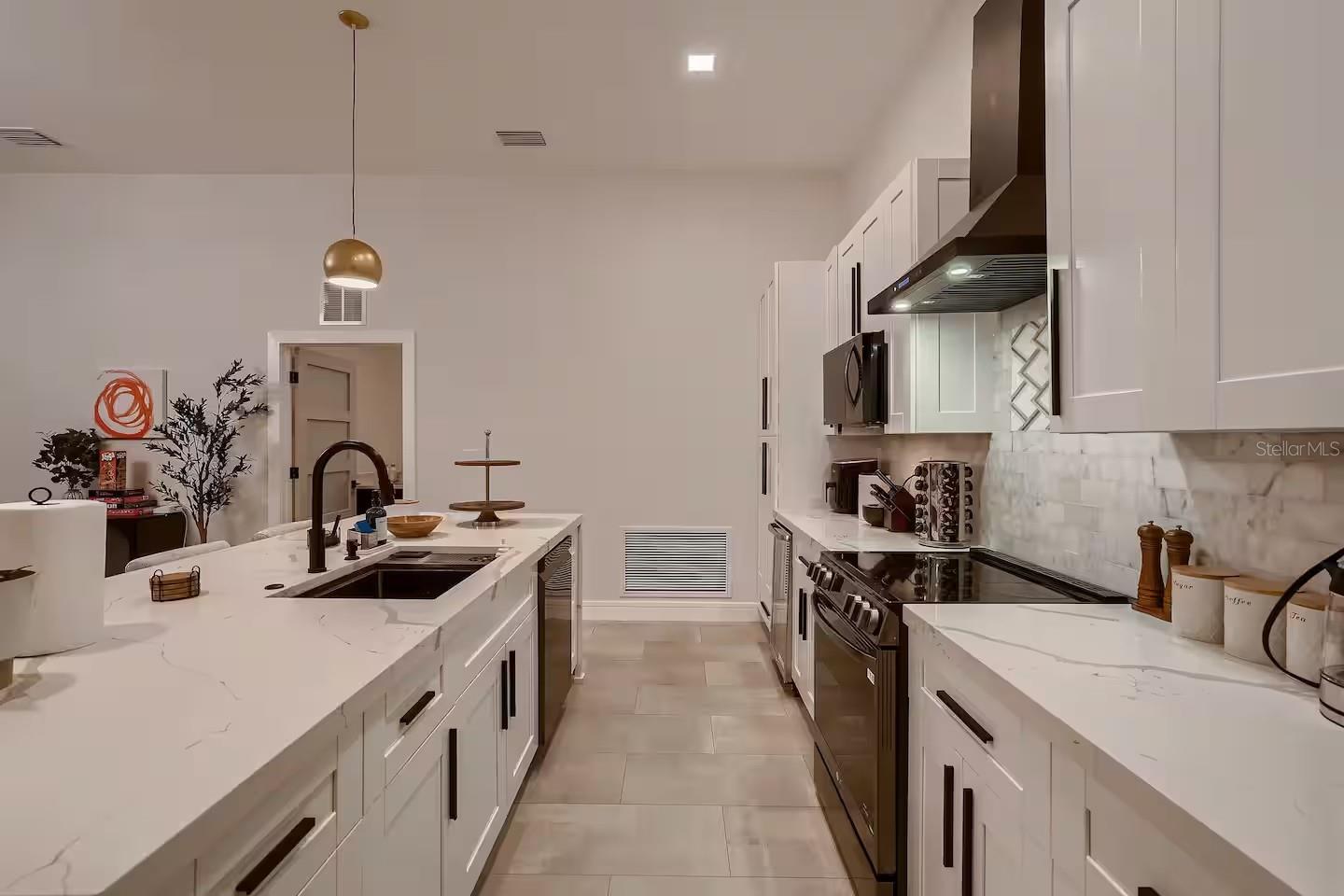 Image 5 of 50 For 13509 Park Boulevard