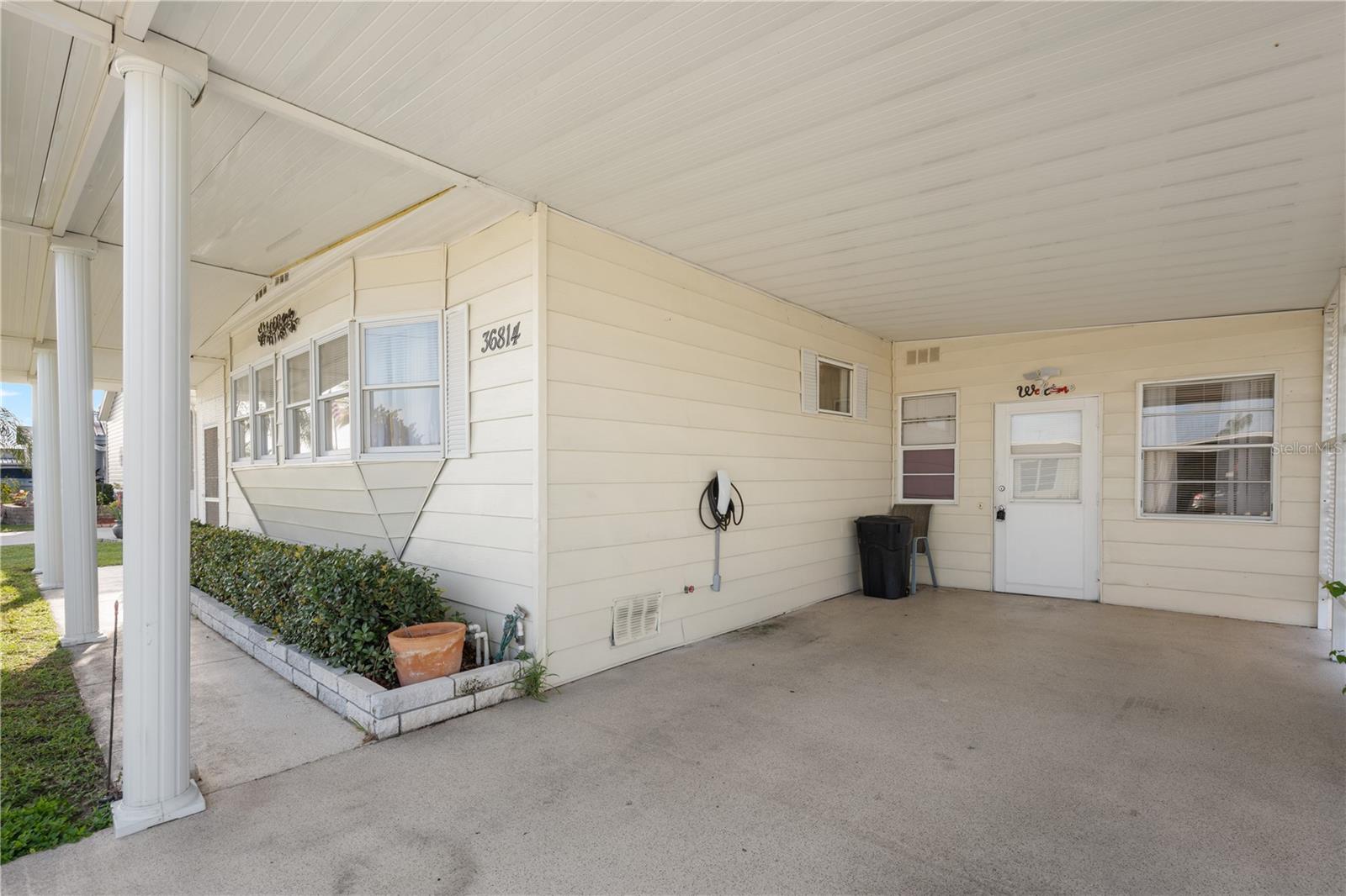 Image 6 of 59 For 36814 Grace Avenue