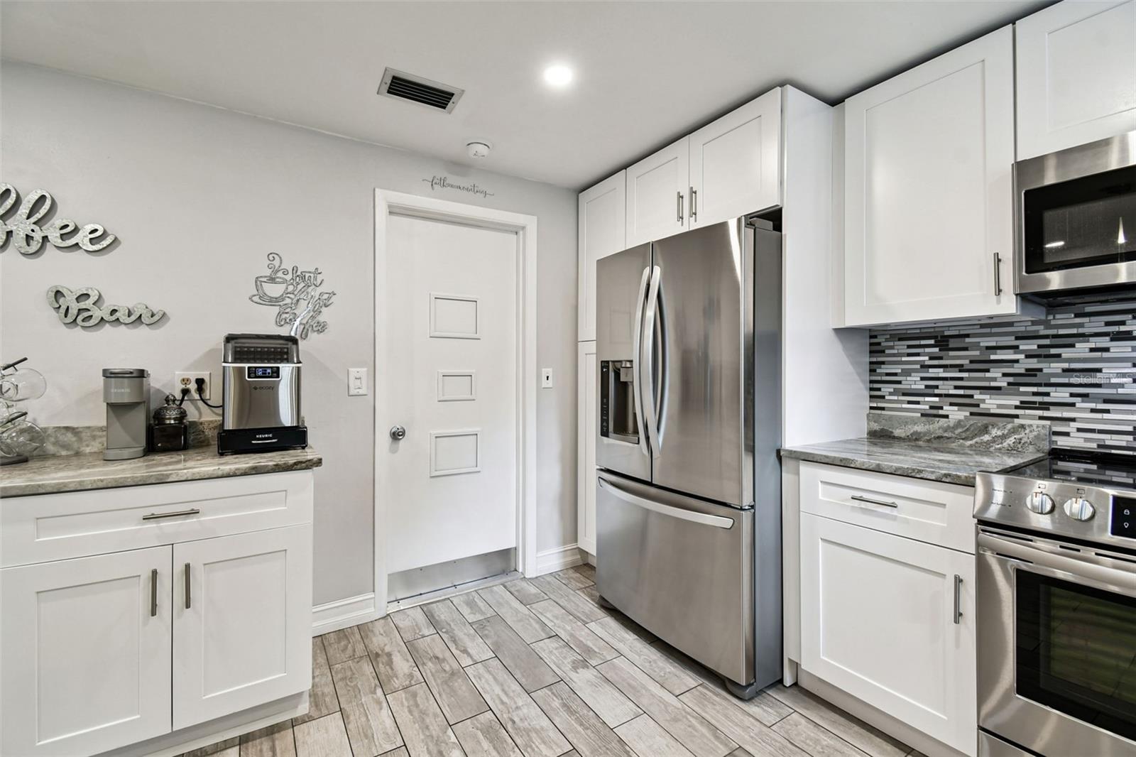 Image 11 of 51 For 1389 Seabreeze Street