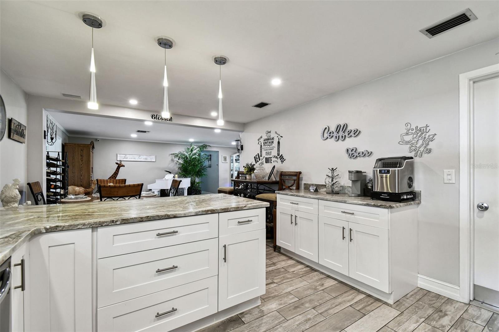 Image 12 of 51 For 1389 Seabreeze Street