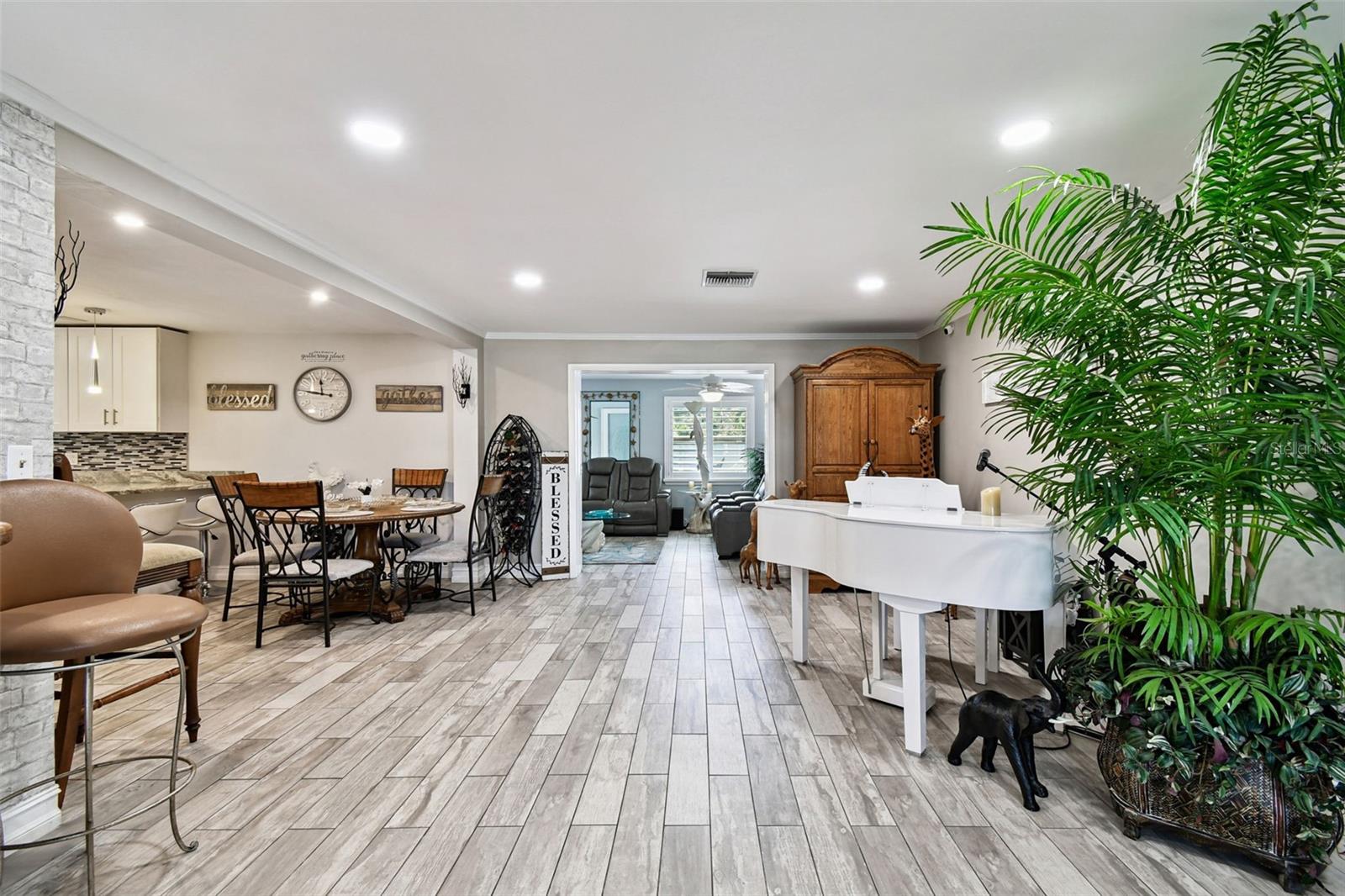 Image 14 of 51 For 1389 Seabreeze Street