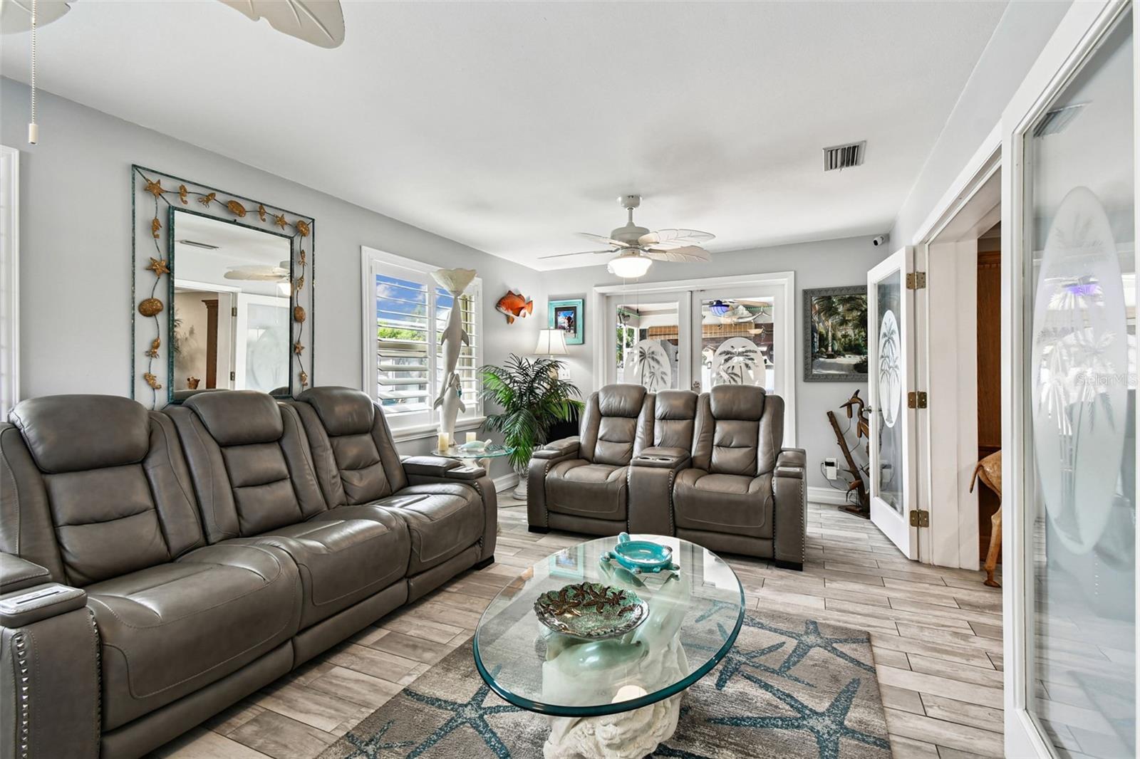 Image 17 of 51 For 1389 Seabreeze Street