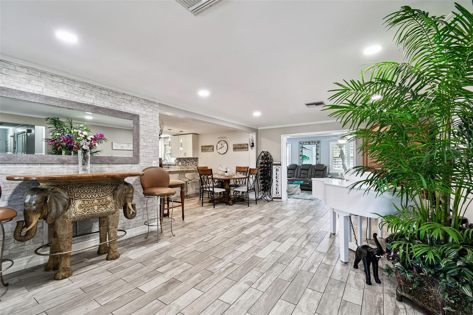 Image 5 of 51 For 1389 Seabreeze Street