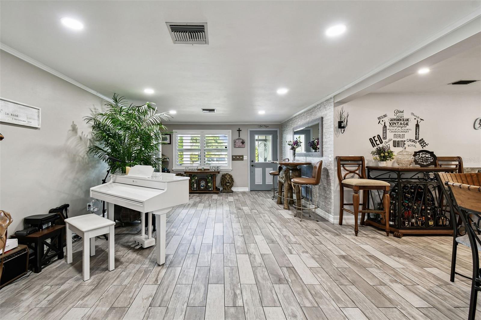 Image 6 of 51 For 1389 Seabreeze Street