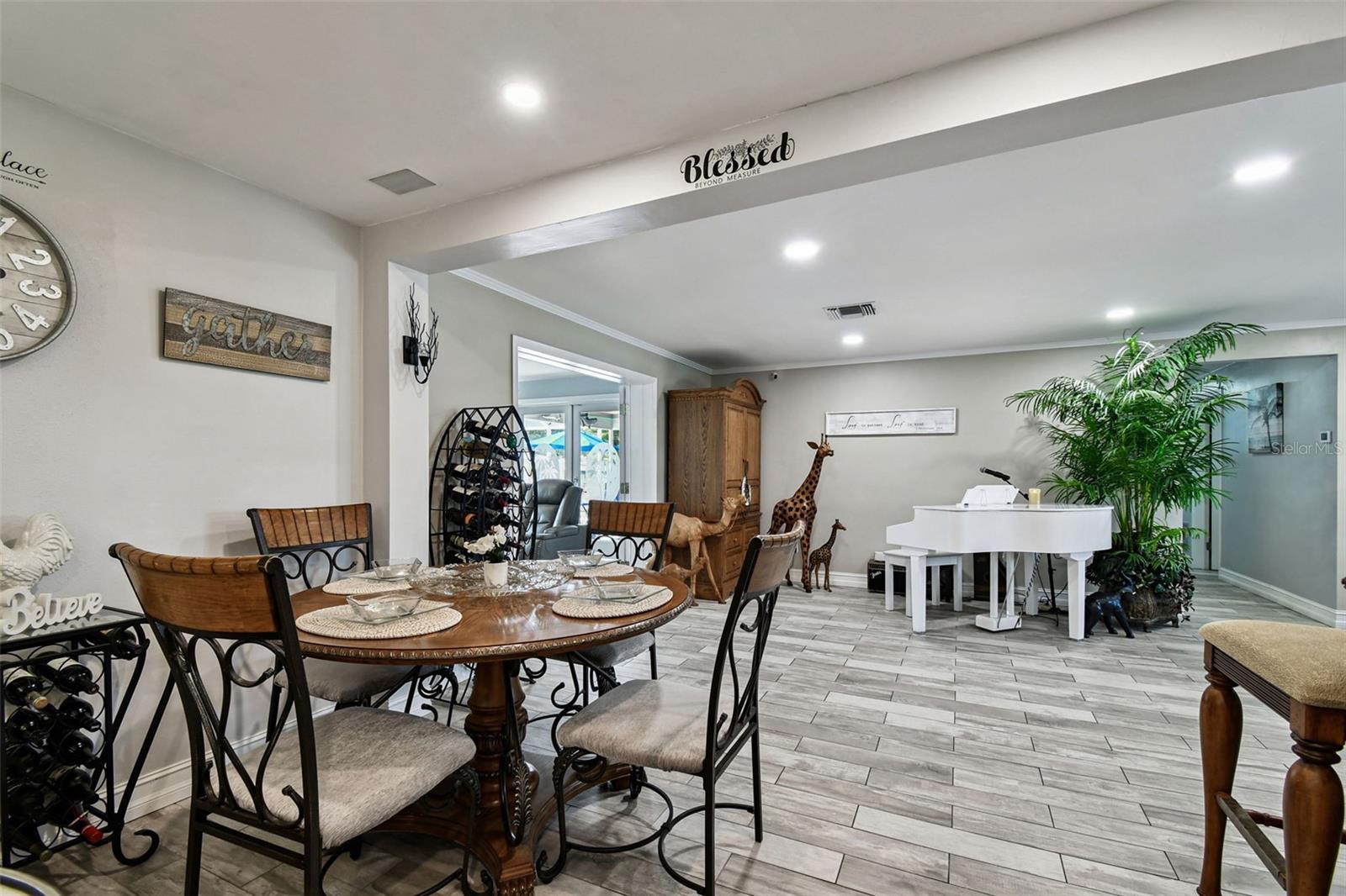 Image 8 of 51 For 1389 Seabreeze Street