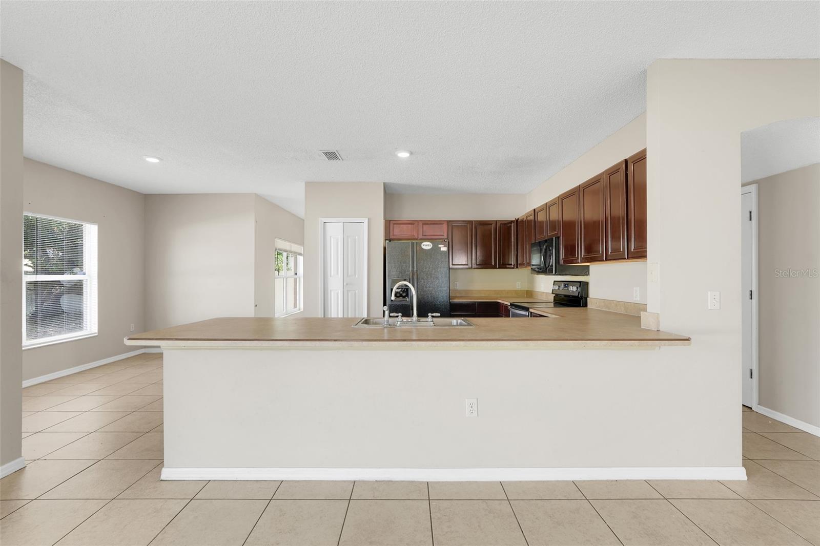 Image 14 of 45 For 312 Aldershot Court