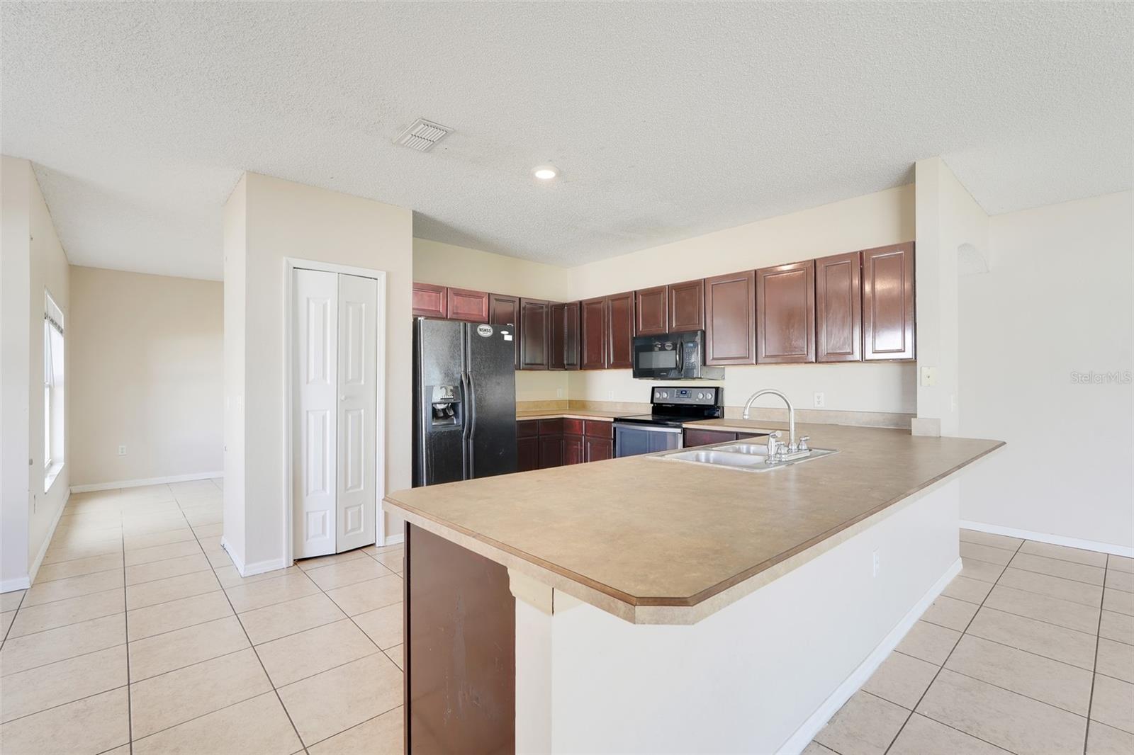 Image 15 of 45 For 312 Aldershot Court