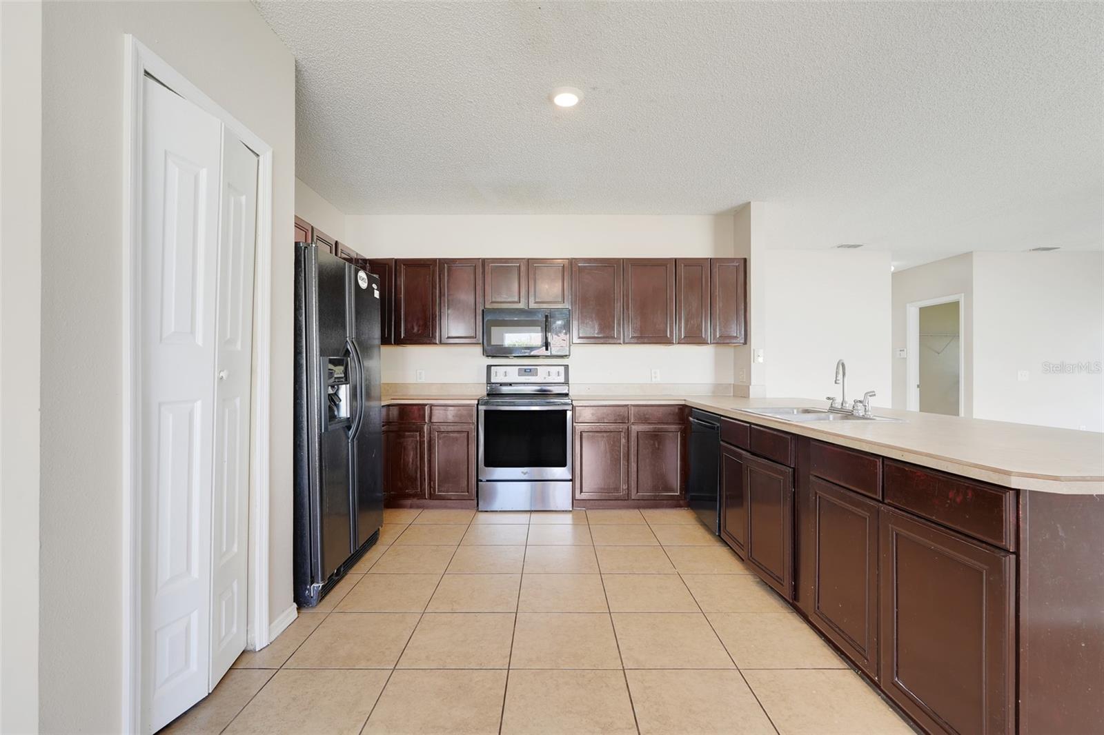 Image 17 of 45 For 312 Aldershot Court