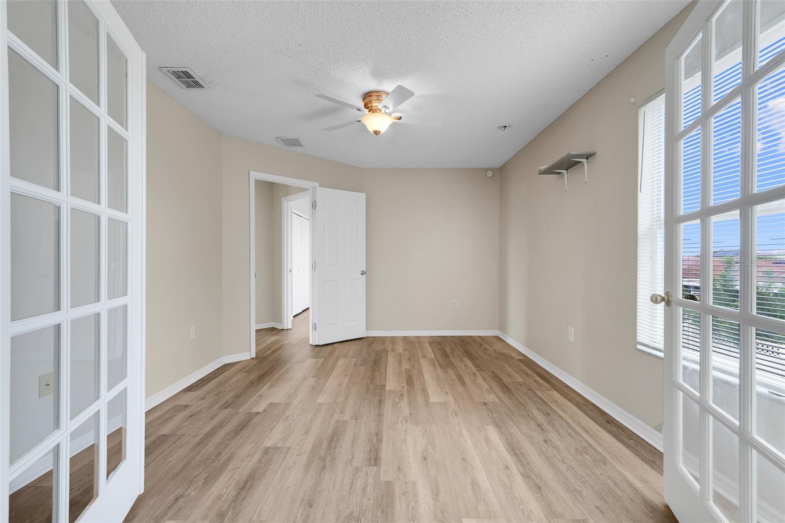 Image 20 of 45 For 312 Aldershot Court