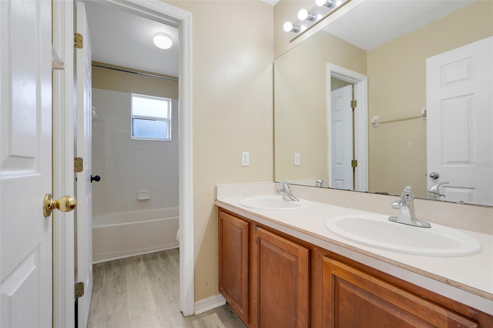 Image 32 of 45 For 312 Aldershot Court