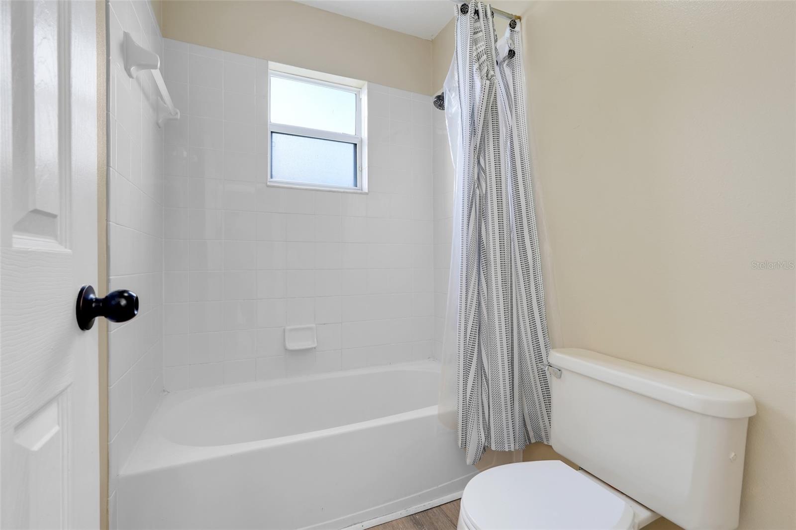 Image 35 of 45 For 312 Aldershot Court