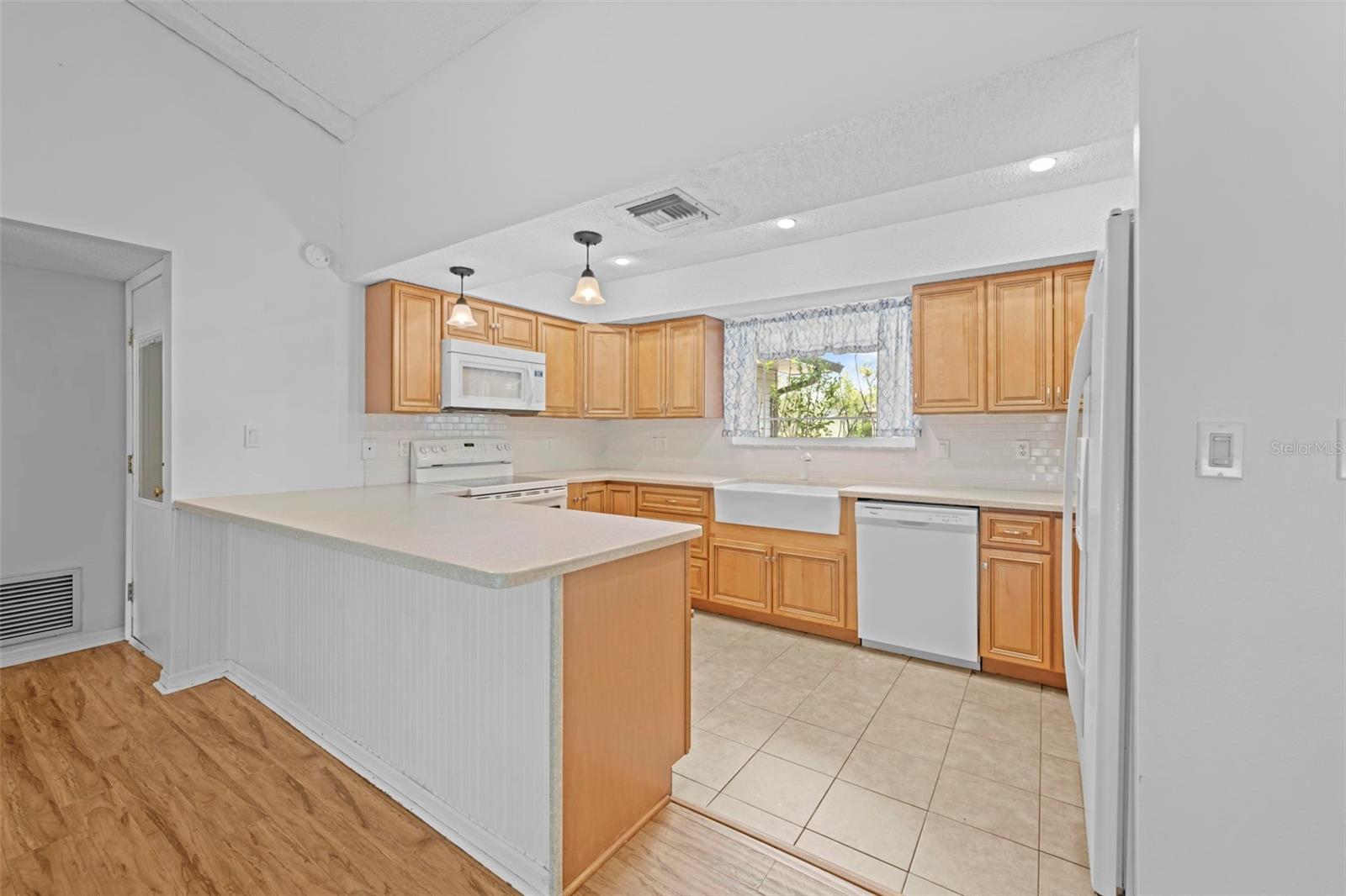 Image 15 of 56 For 7401 Galloway Road