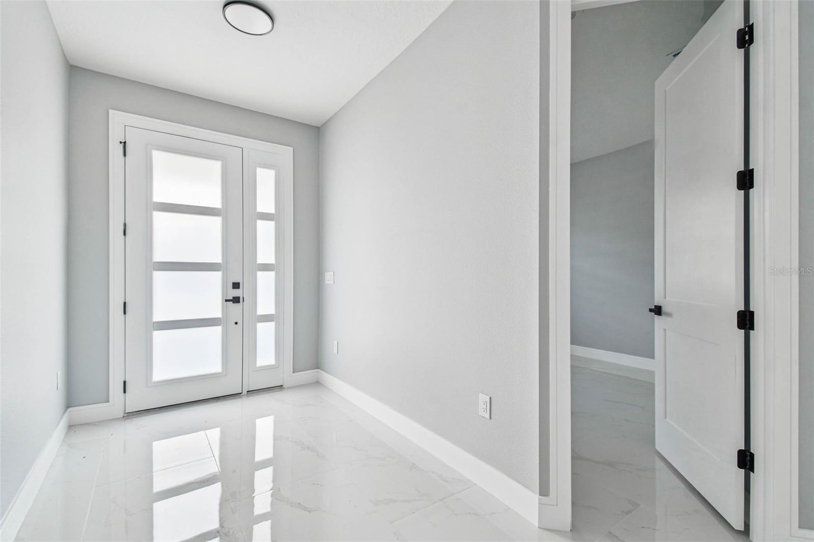 Image 10 of 90 For 14726 Elmont