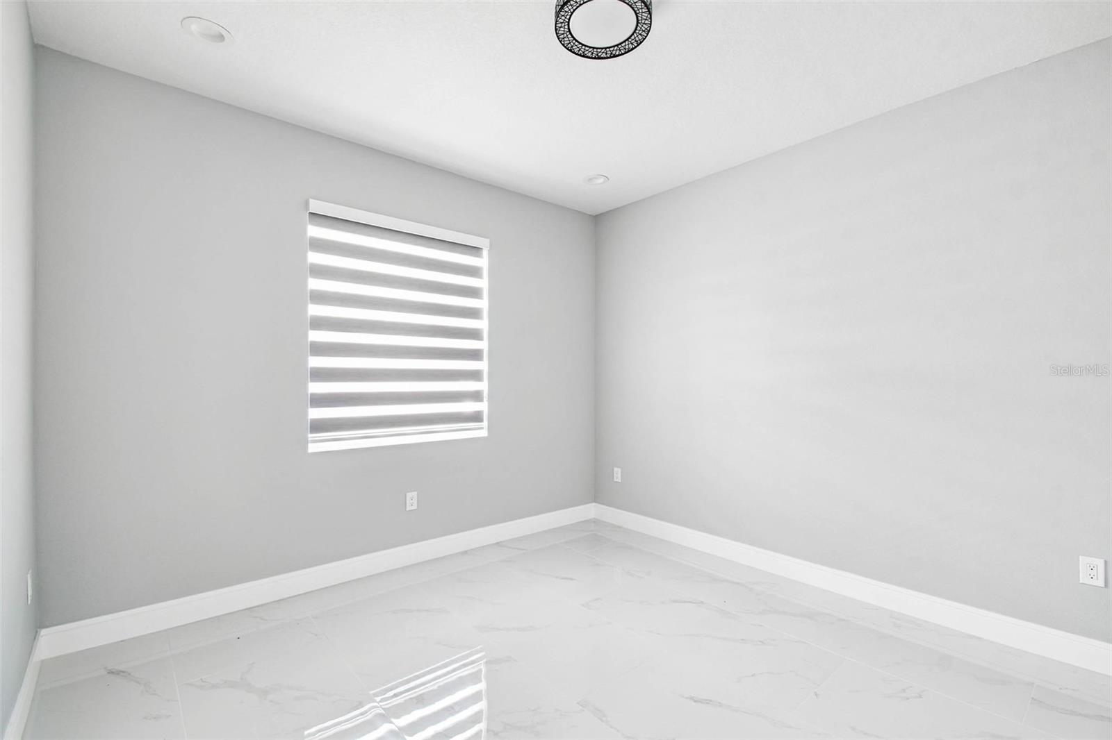 Image 11 of 90 For 14726 Elmont