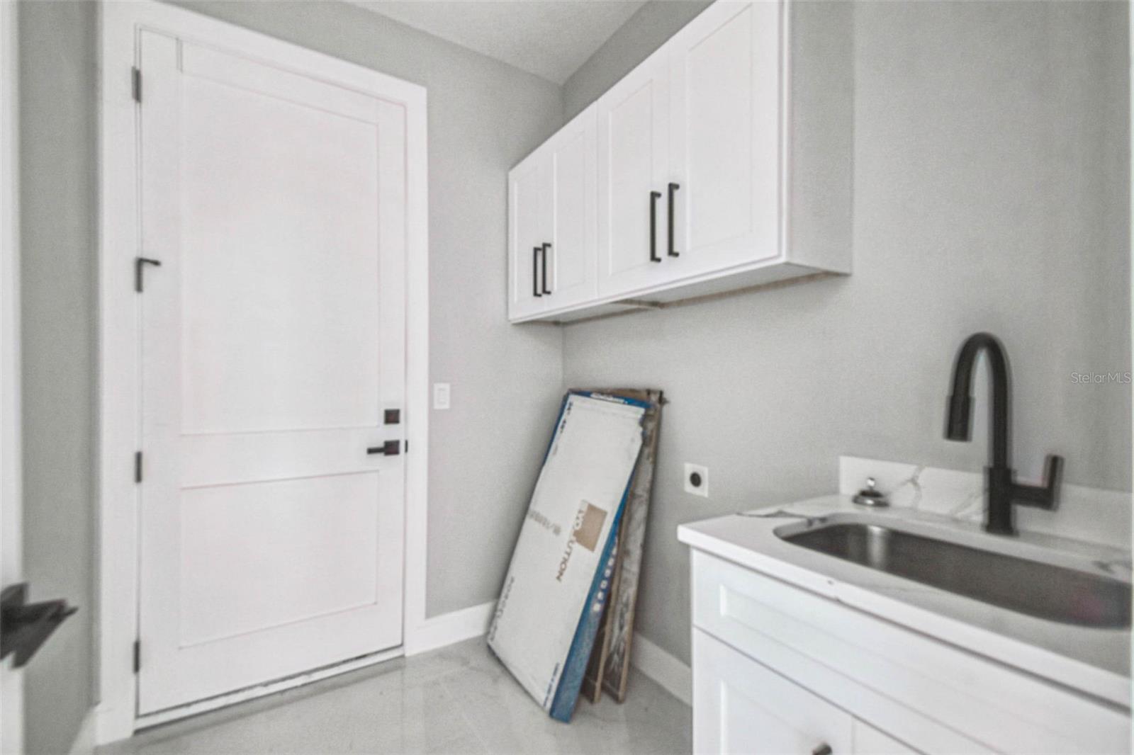 Image 20 of 90 For 14726 Elmont