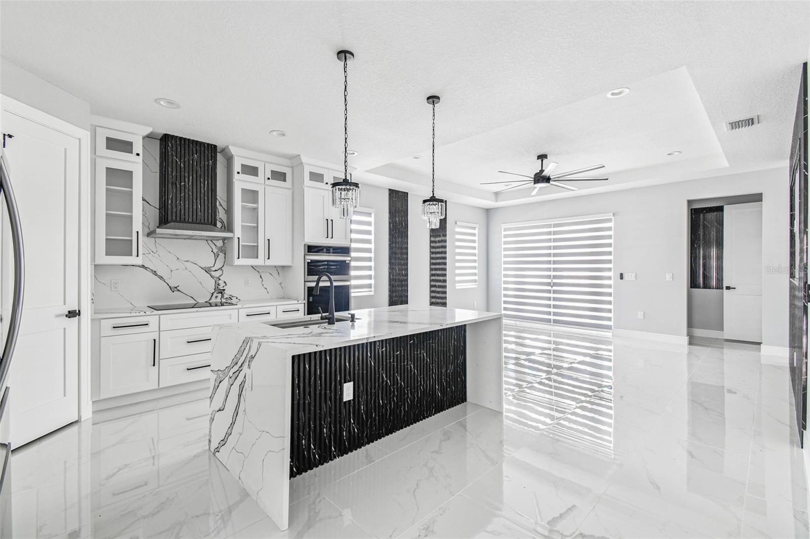 Image 26 of 90 For 14726 Elmont